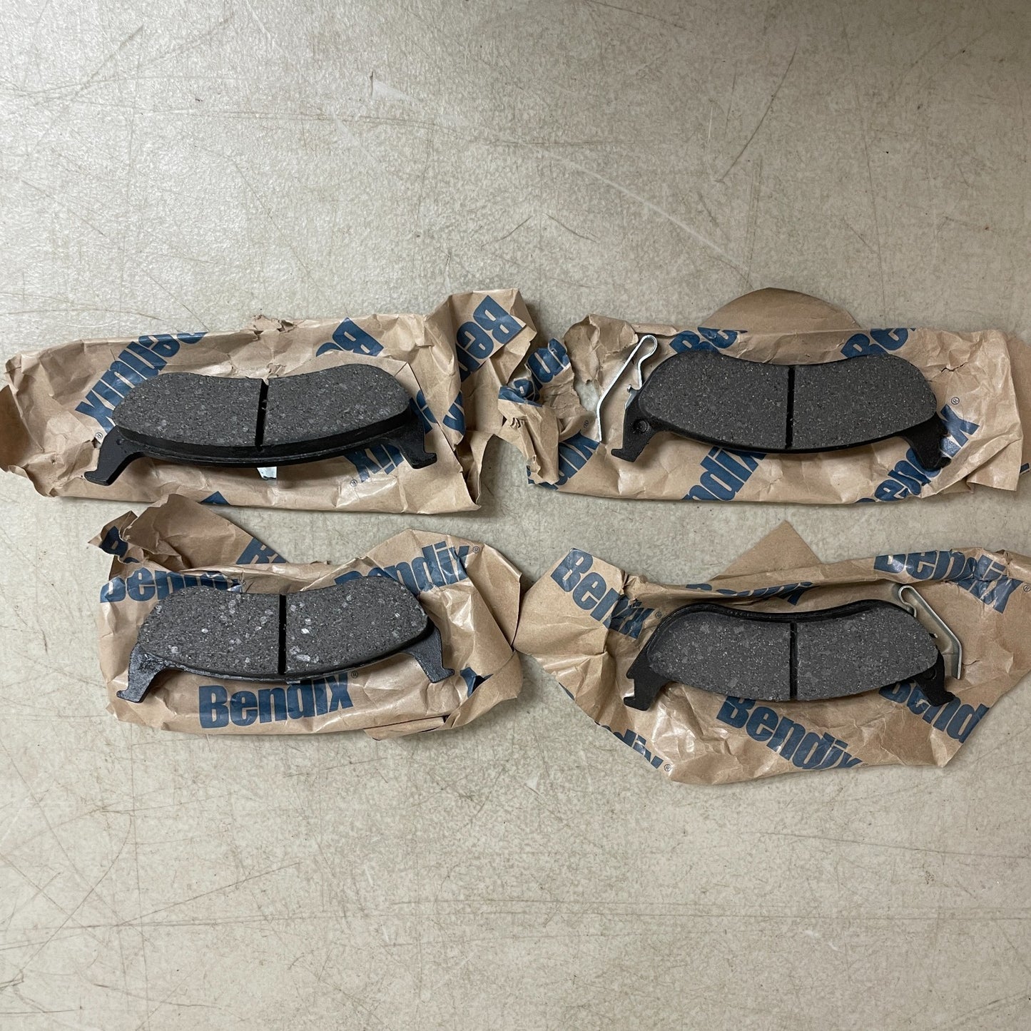 Bendix CFC932 Rear Premium Ceramic Copper-Free Disc Brake Pad Set Quiet