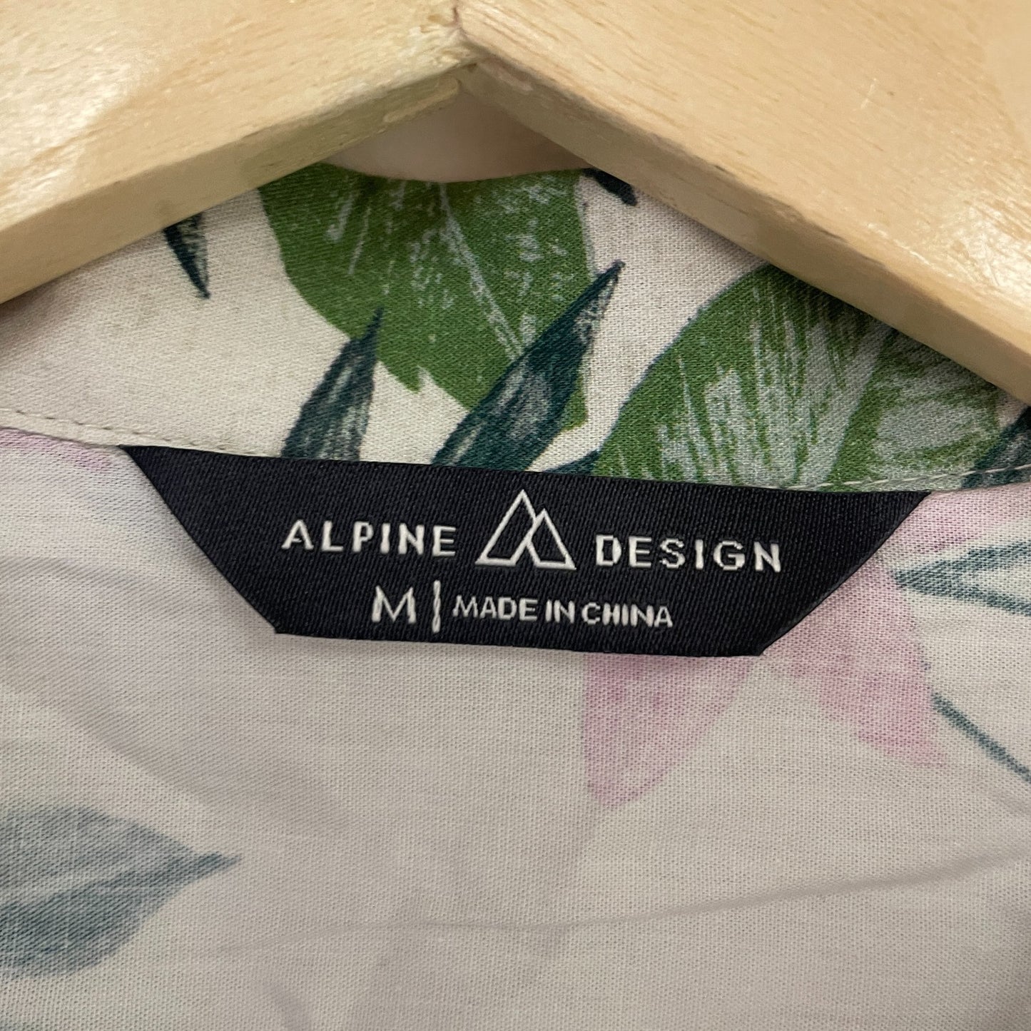 Alpine Design Menâs Woven Shirt Painted Jungle Print ADM13301 NWT New
