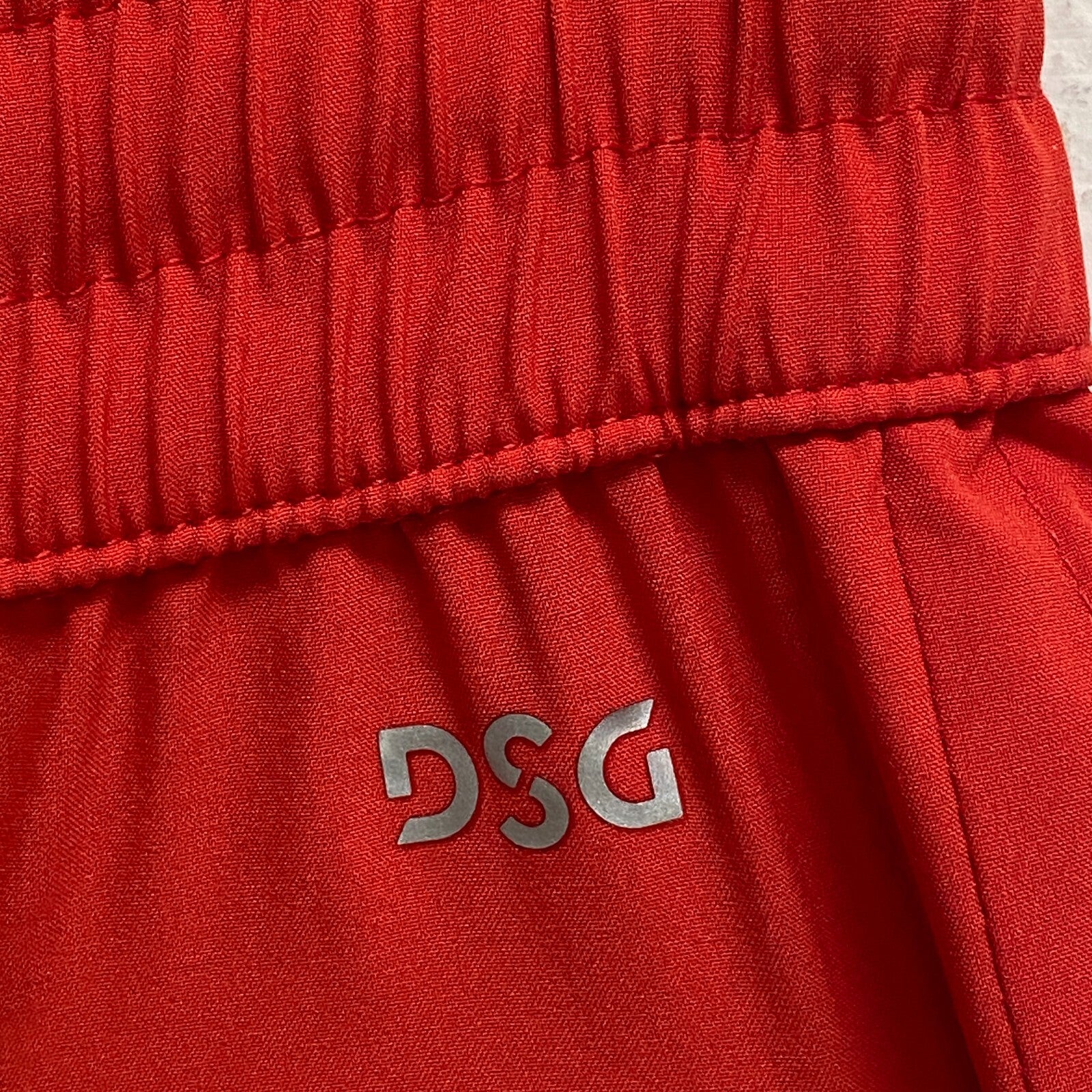 DSG Women's Mid Rise Stride Run Short Red Spark Pull On DAW39320AZ BRAND NEW