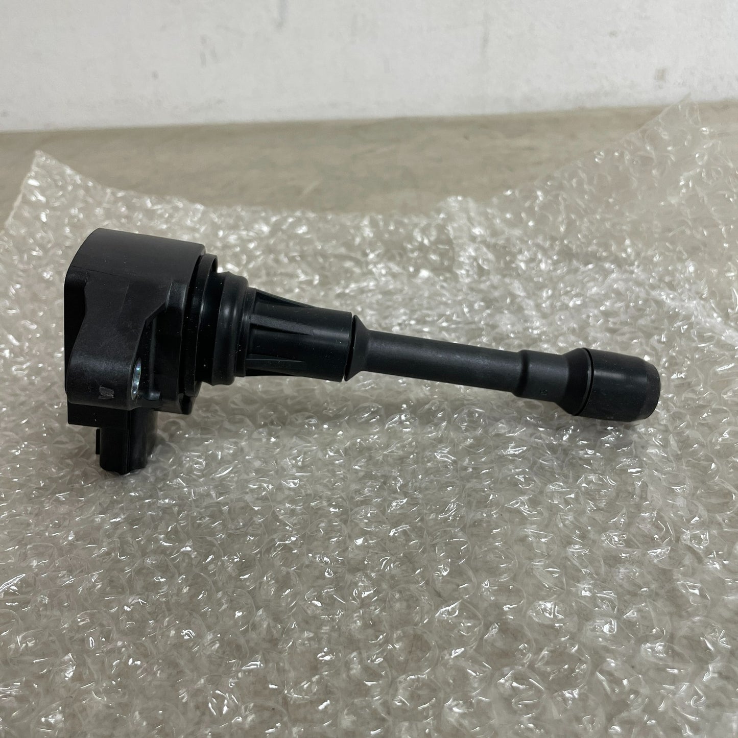 Hitachi IGC0083 Ignition Coil OE-Fit for Nissan Infiniti VK56 V8 12V