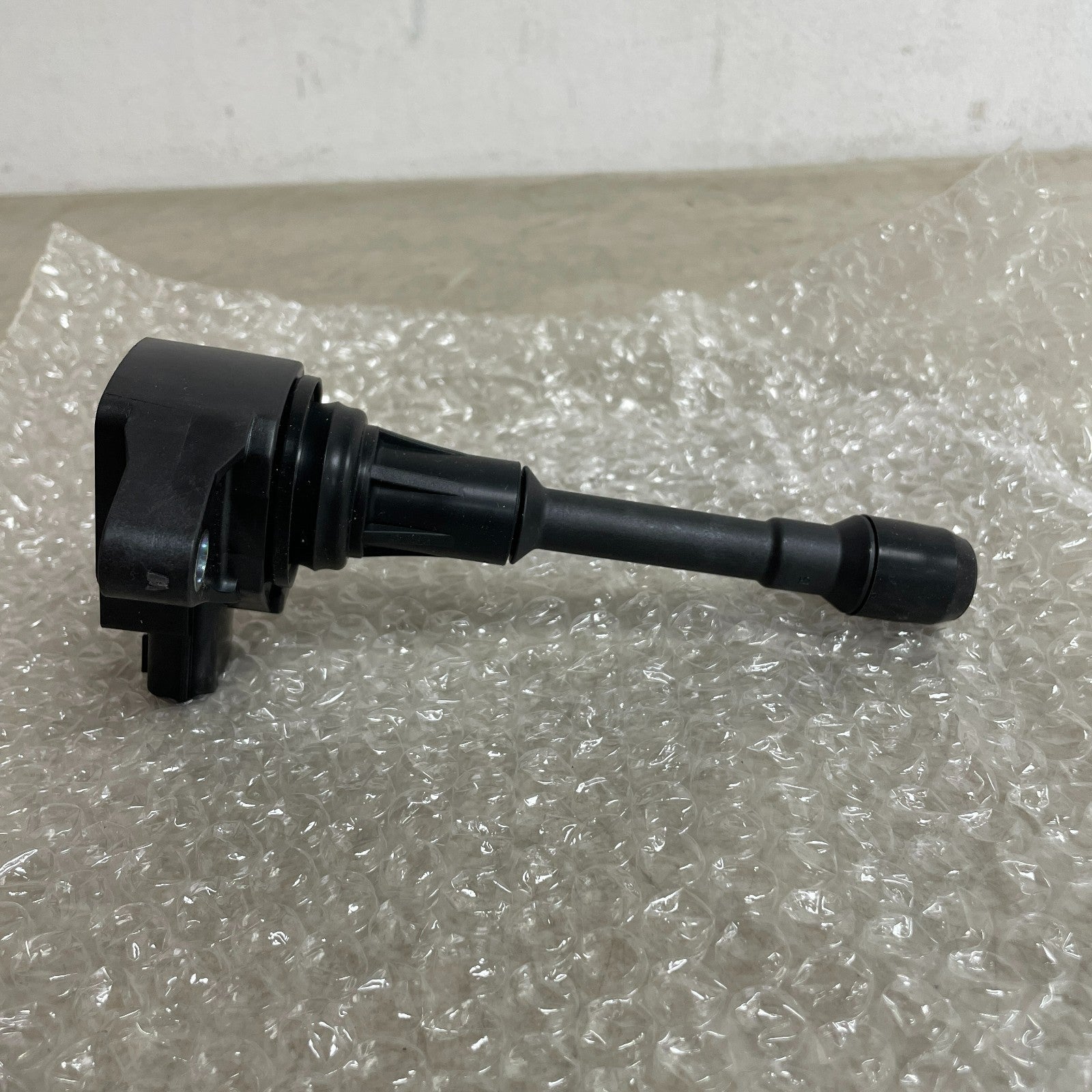 Hitachi IGC0083 Ignition Coil OE-Fit for Nissan Infiniti VK56 V8 12V