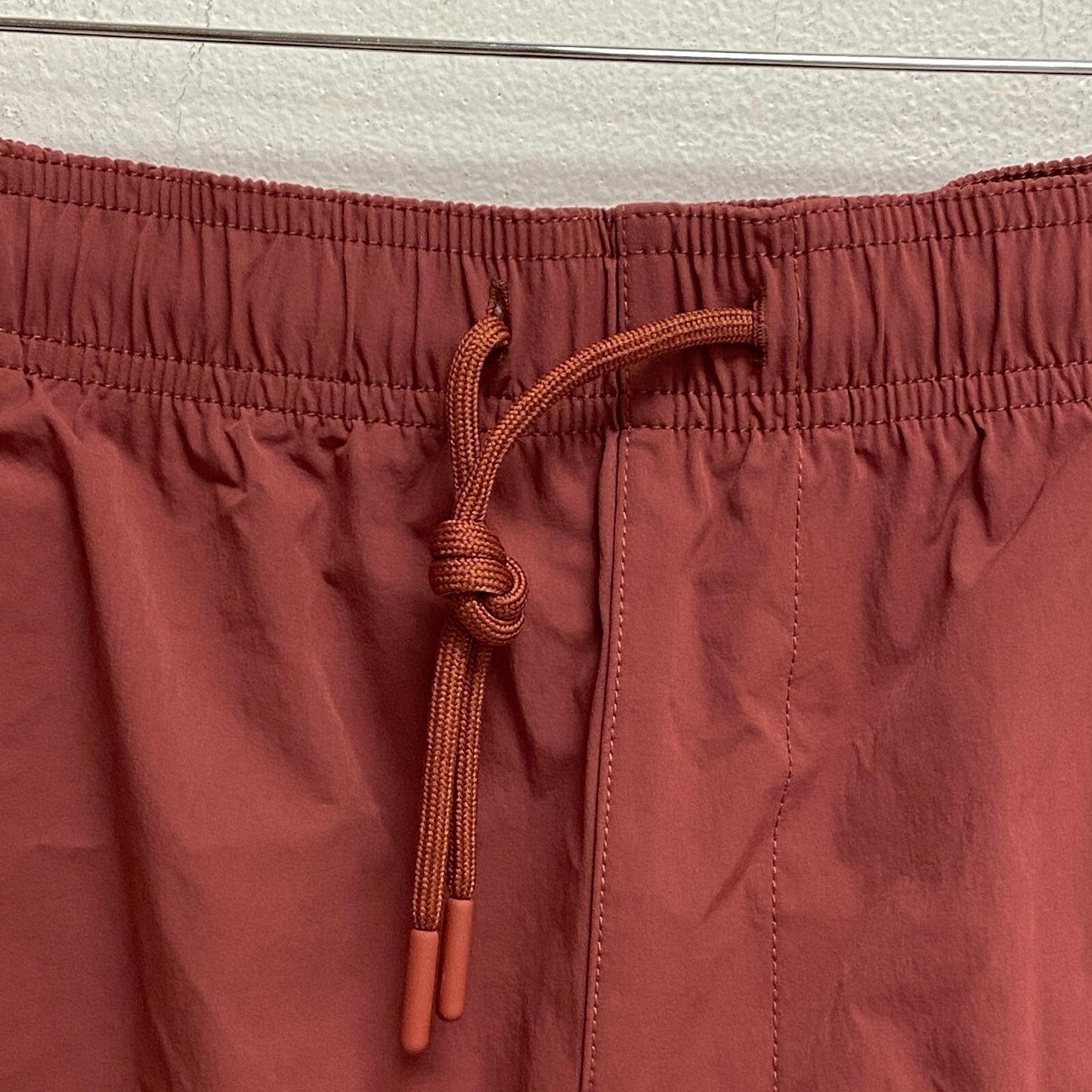 VRST Men's 5'' Everyday Relaxed Fit Short For Extra Comfort Brick Rust MAX100415