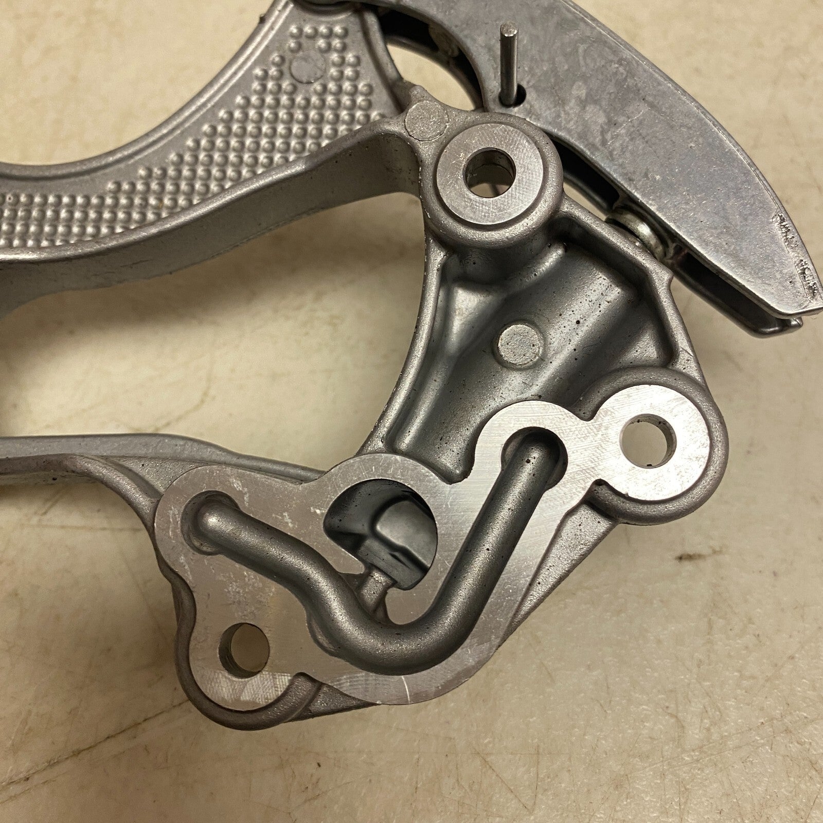 Audi 3.0T Right Timing Chain Tensioner Fit For VW Touareg AUDI A4 Q5 Q7 06E 109