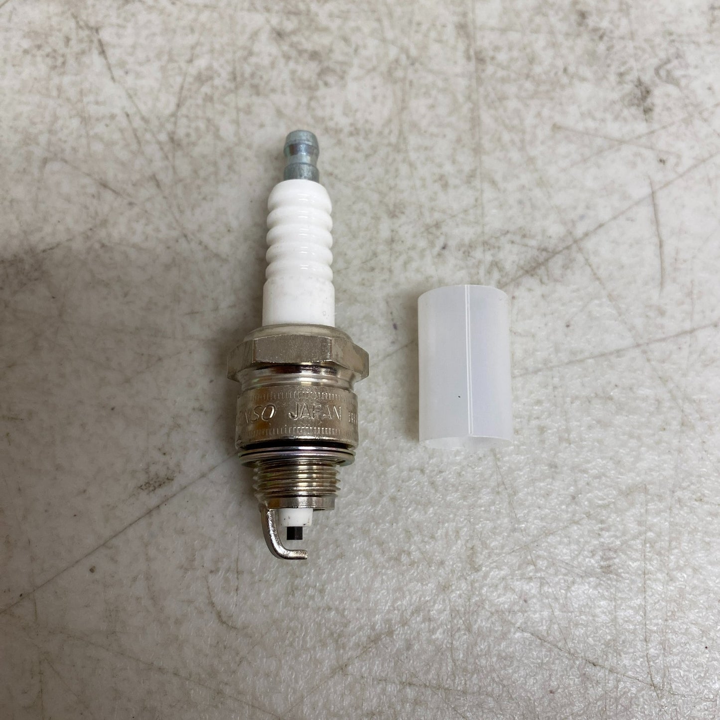 DENSO W9PR-U15 Standard U-Groove Spark Plug 5041 Buick LeSabre 1968-1985