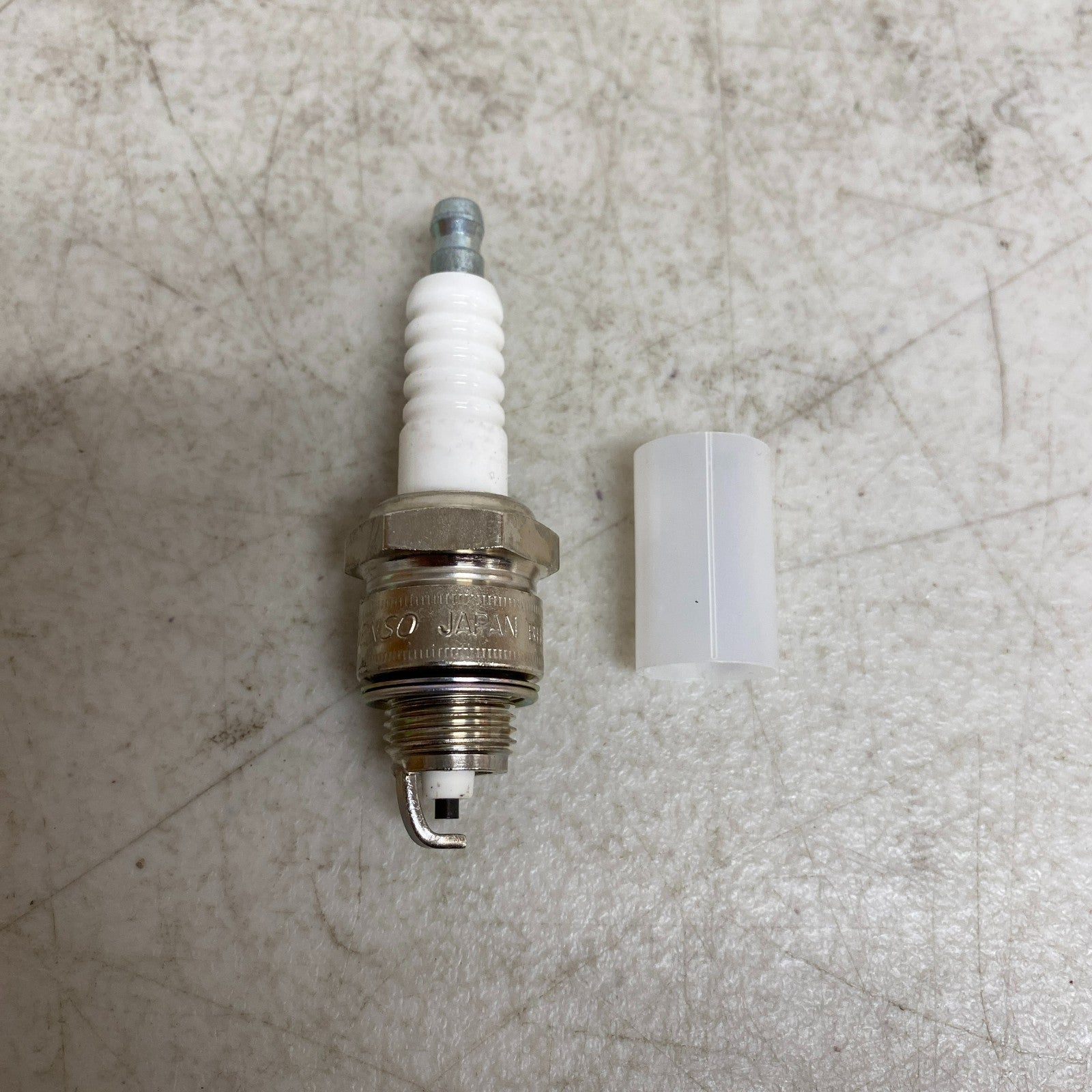 DENSO W9PR-U15 Standard U-Groove Spark Plug 5041 Buick LeSabre 1968-1985