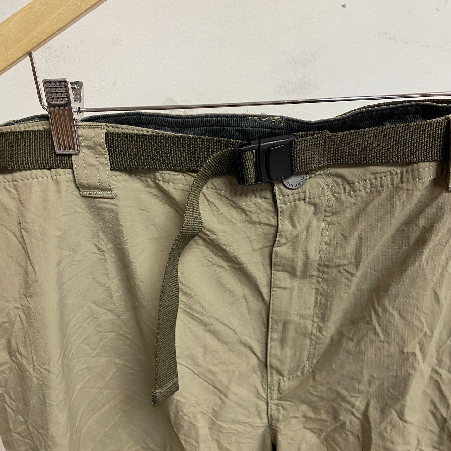 Columbia Men's Trendy Silver Ridge Cargo Shorts Olive Green AM4084-221 Size 40