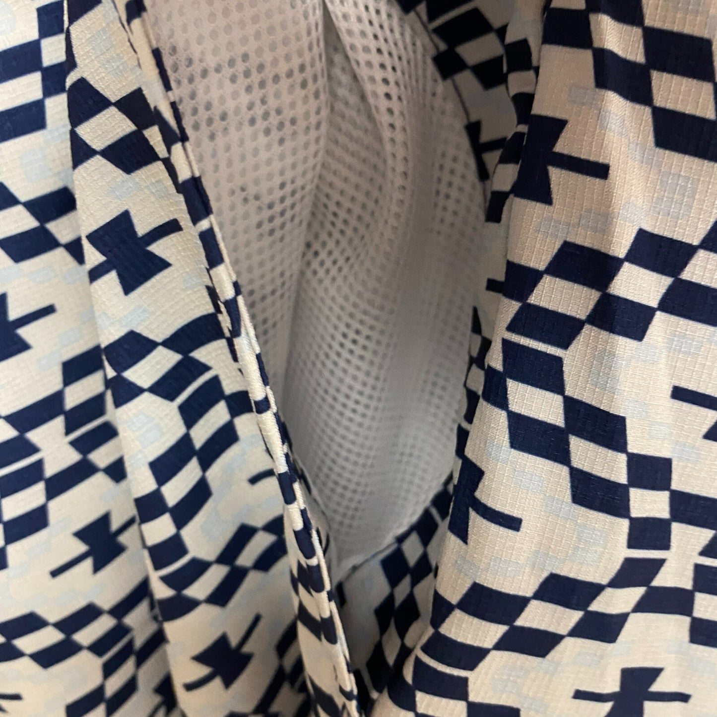 Alpine Design Menâs Active 5â Pull On Short White / Geo Print ADM13801P