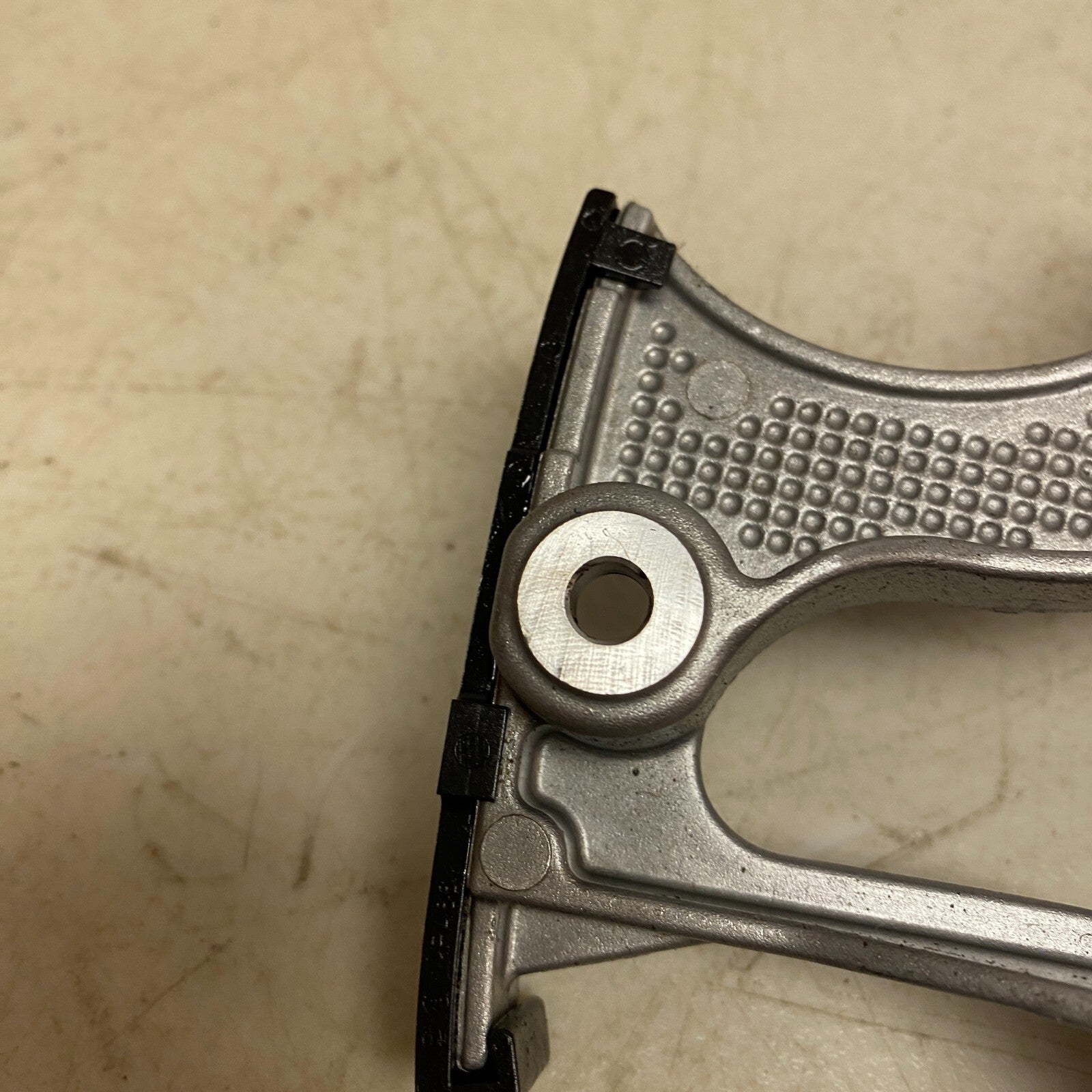 Audi 3.0T Right Timing Chain Tensioner Fit For VW Touareg AUDI A4 Q5 Q7 06E 109