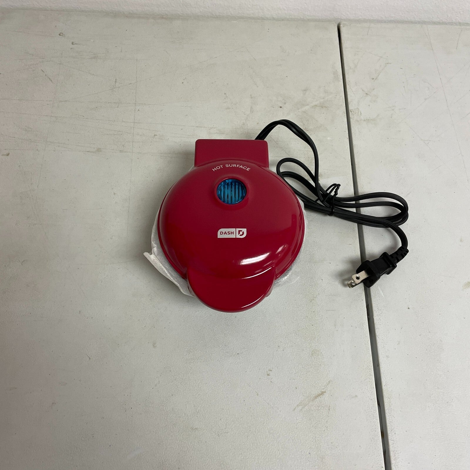 Dash Mini Heart Waffle Maker Red Aluminum 4″