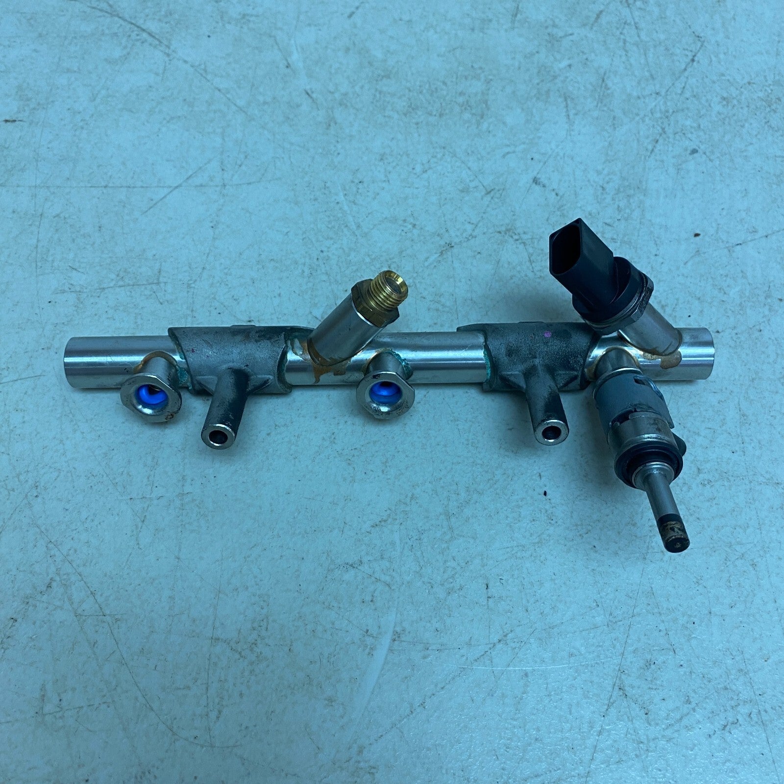 Audi LEFT FUEL RAIL / PIPE for 2016-2024 AUDI Q7 4M 3.0L 06E130089AF