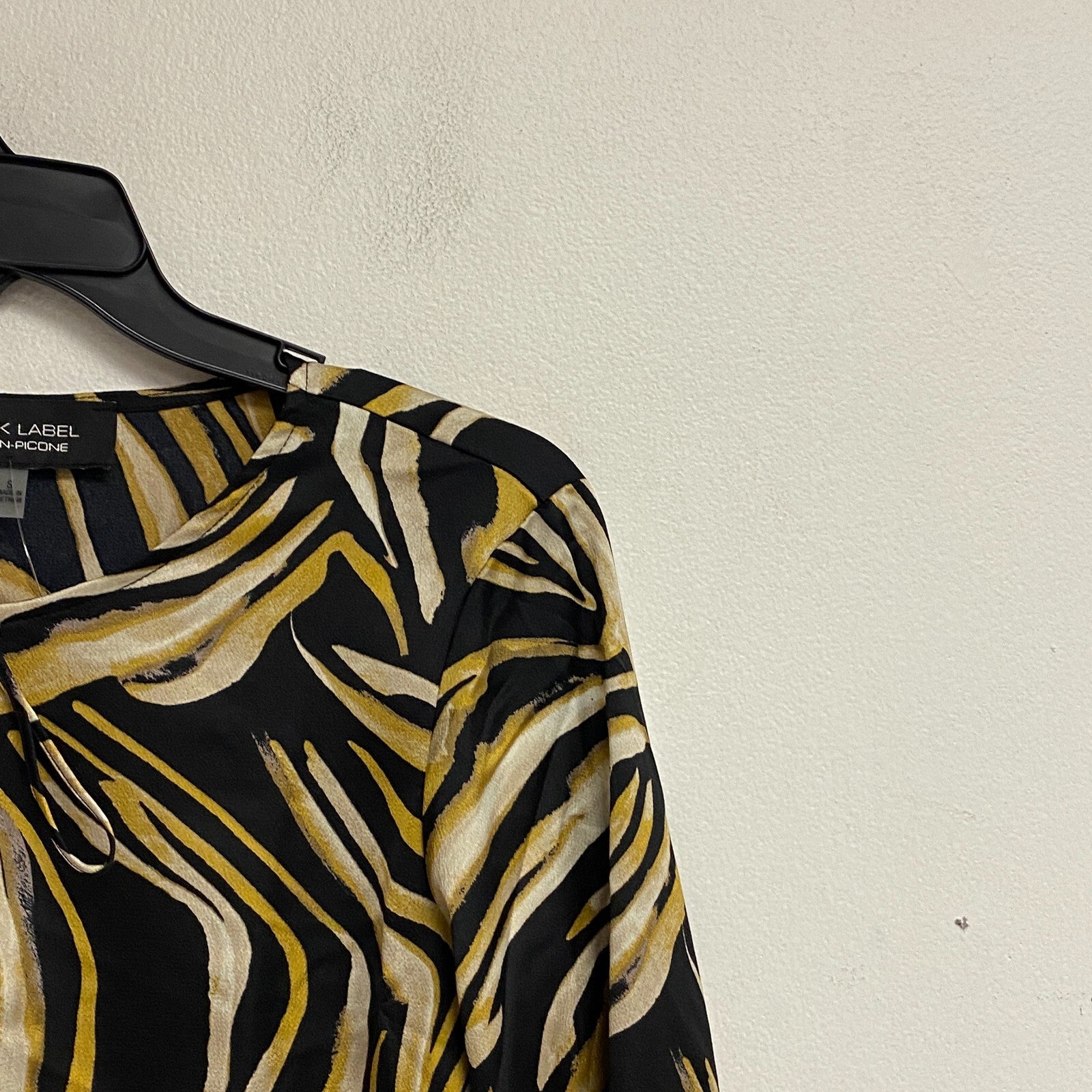 Black Label Women's Split Crew Neck Long Sleeve Size Small Color: Black Marigold