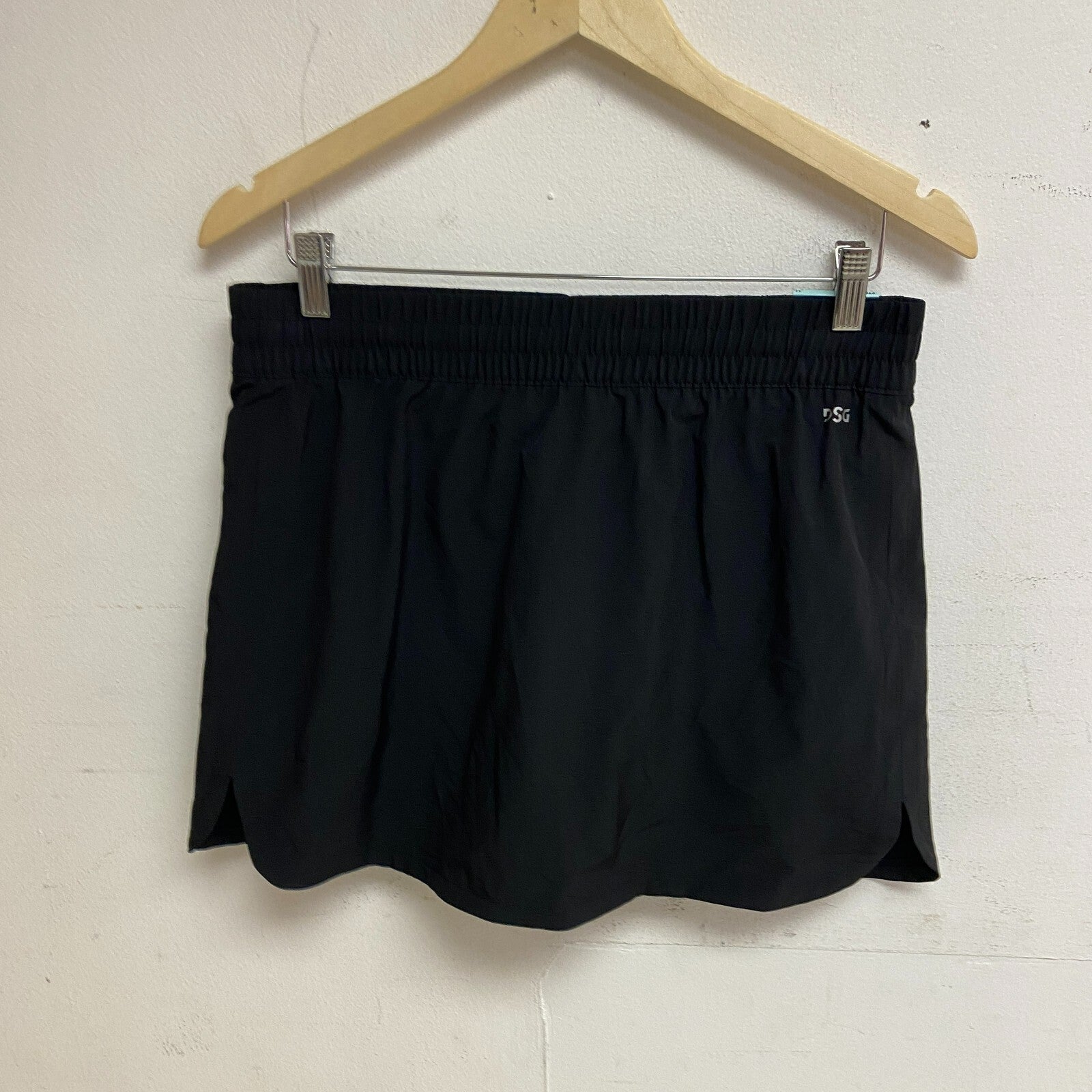 DSG Women's Mid Rise Stride Skort Pure Black Solid  DAW13123