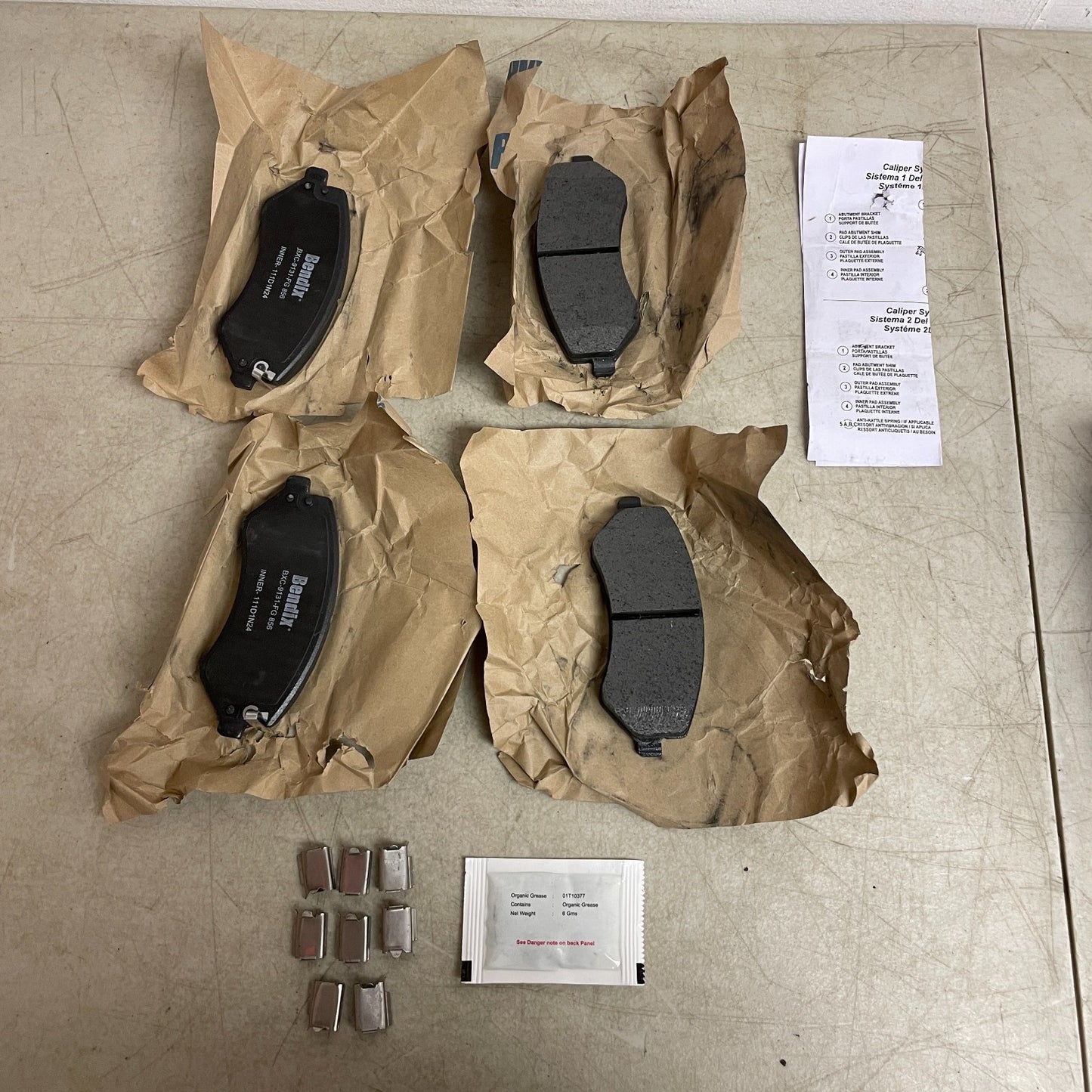 Bendix CFC856 Ceramic Front Brake Pads w Hardware Fits Chrysler Dodge Jeep 01-08