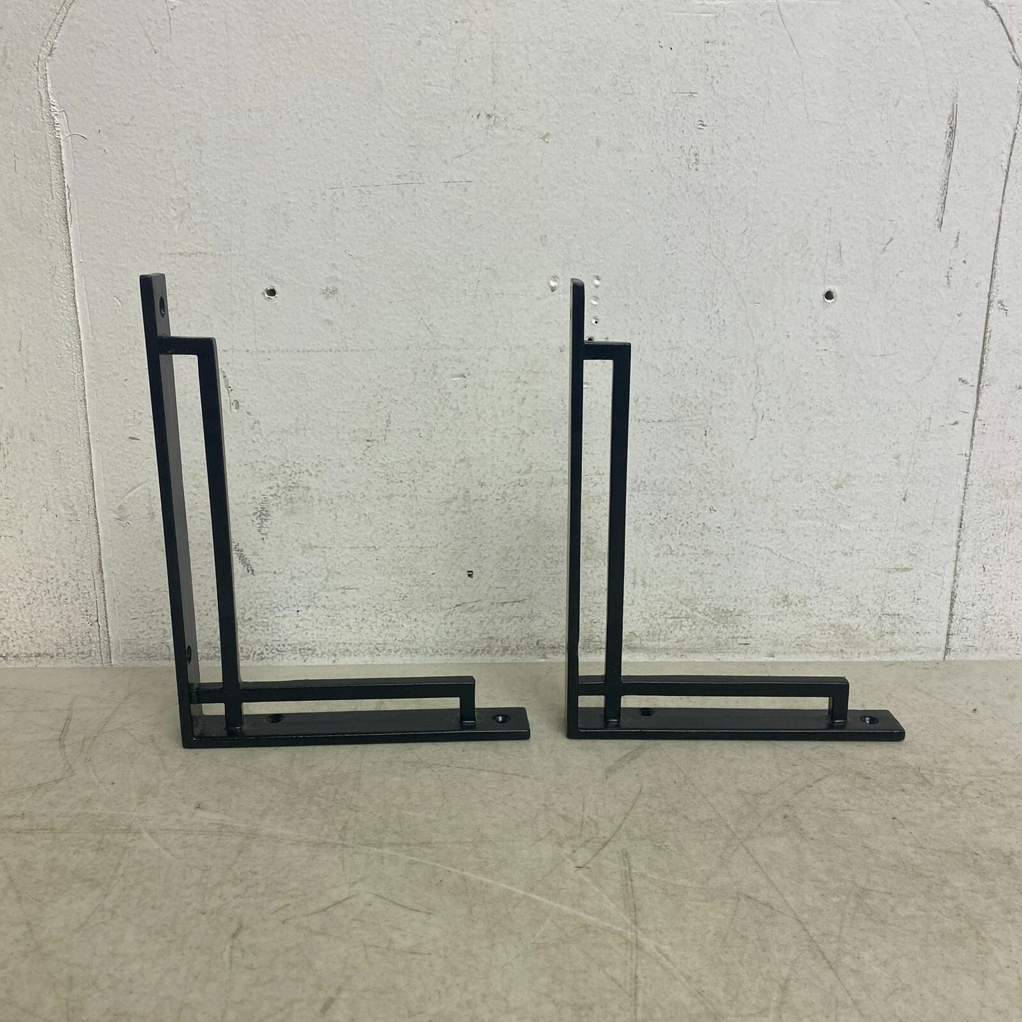 Signature Hardware Harridge Cast Iron 9" Shelf Bracket - Black Powder Coat