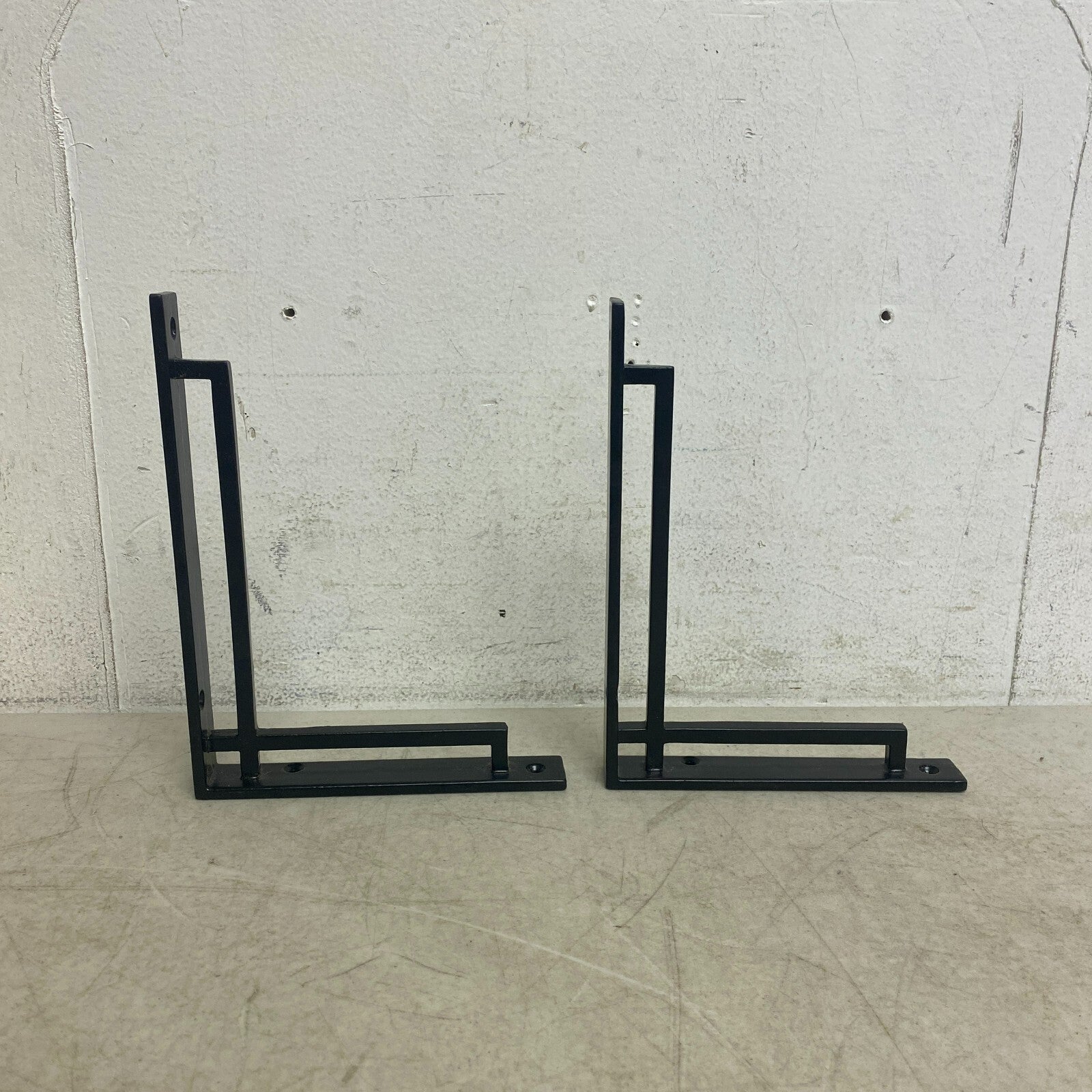 Signature Hardware Harridge Cast Iron 9" Shelf Bracket - Black Powder Coat