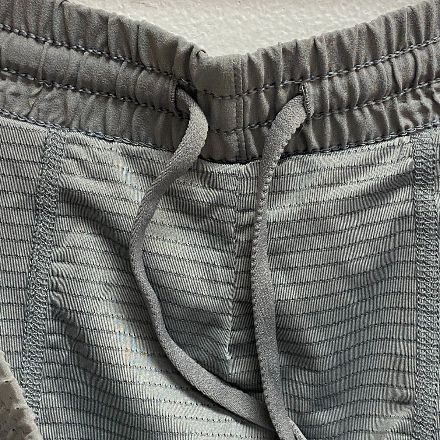 VRST Mens Accelerate Running Shorts Silver Shadow 5" Inseam Mesh Lined Stretch M
