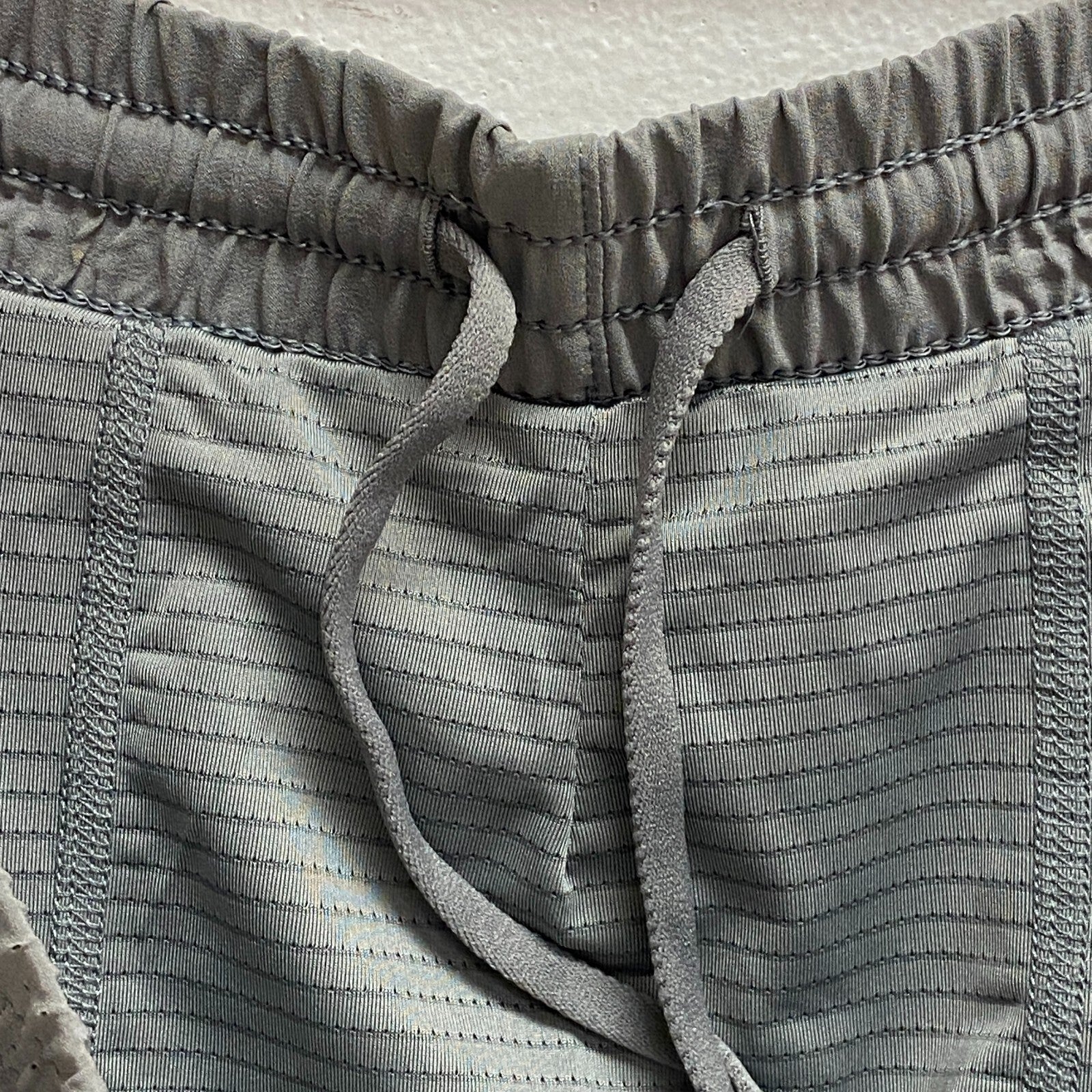VRST Mens Accelerate Running Shorts Silver Shadow 5" Inseam Mesh Lined Stretch M