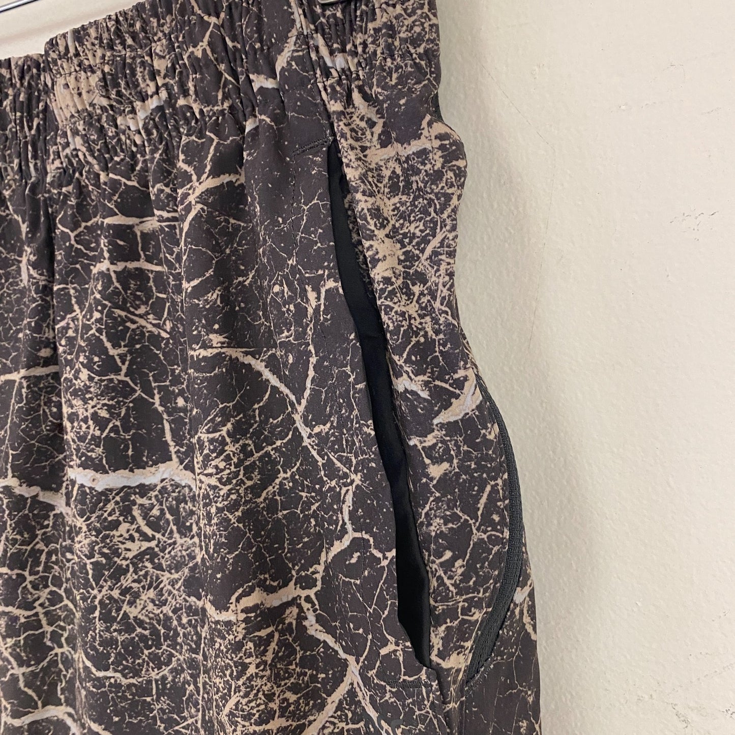 DSG 8" Agility Training Athletic Fit Woven Shorts Lavascape Asphalt/Cobbles NWT