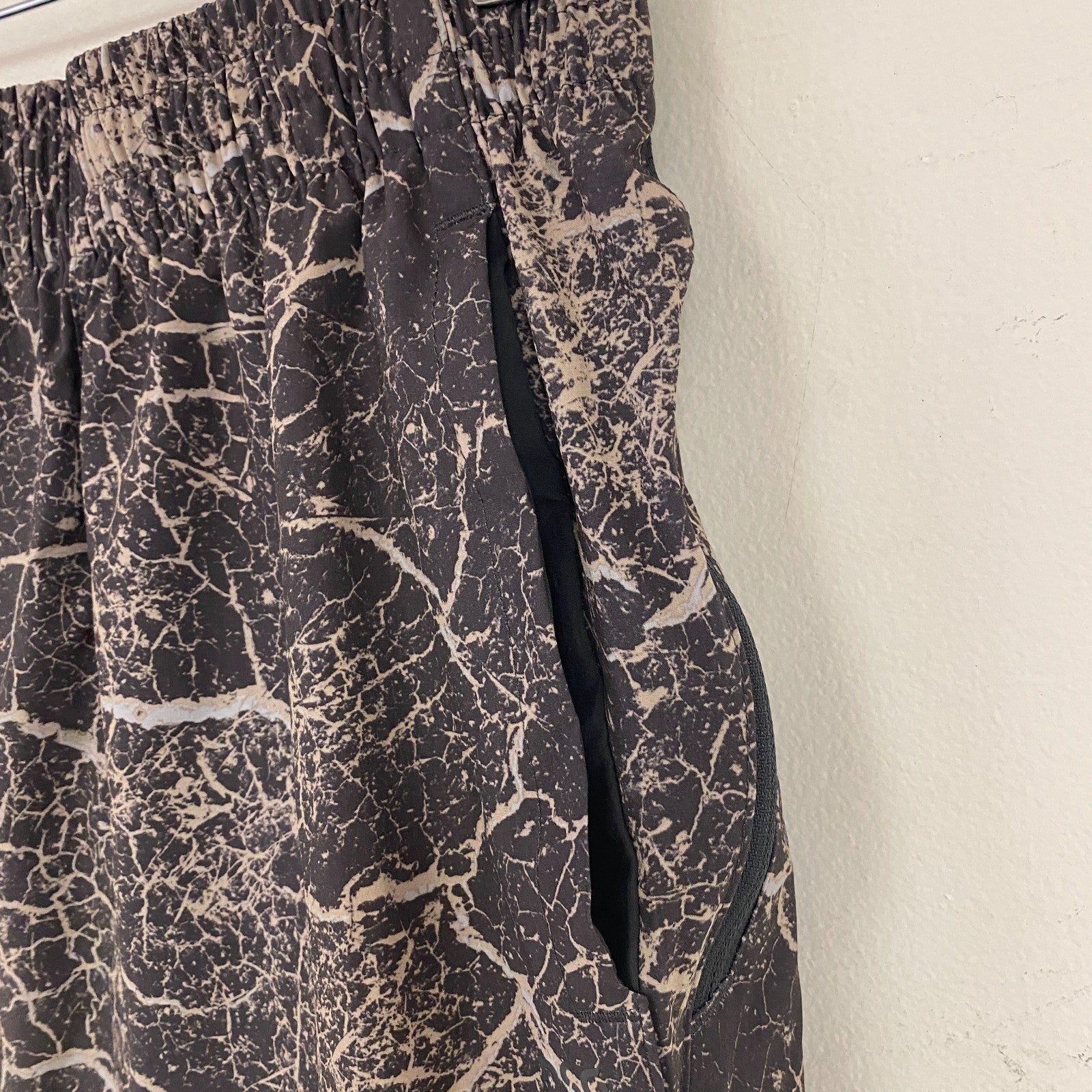 DSG 8" Agility Training Athletic Fit Woven Shorts Lavascape Asphalt/Cobbles NWT