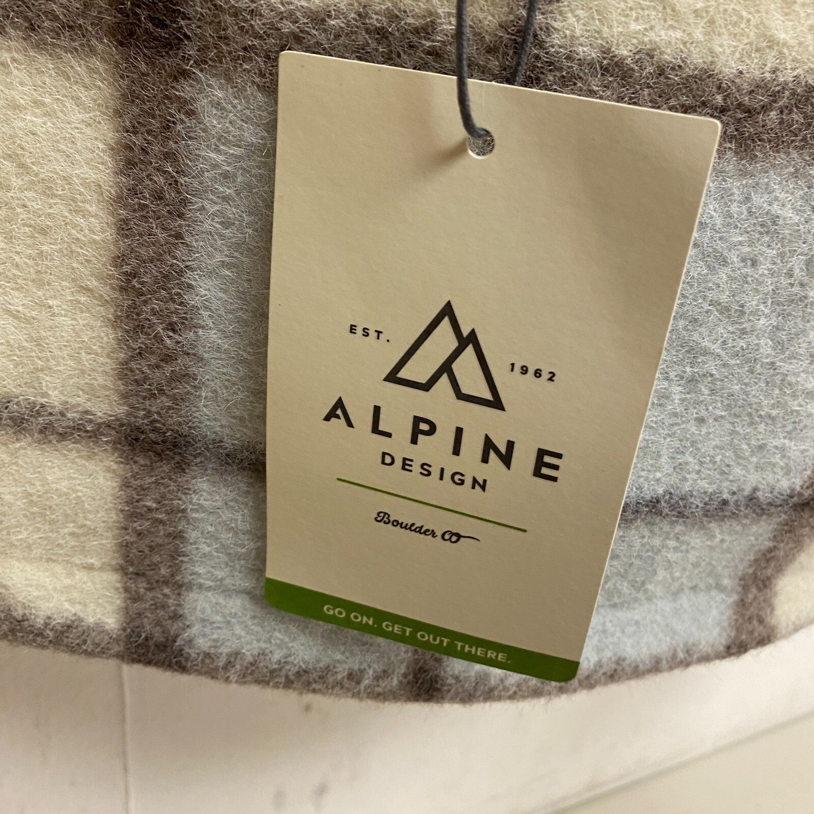 Alpine Design Women's W AD Wayfarer Fleece 1/4 Zip Frigid Plaid Tan ADW23680P
