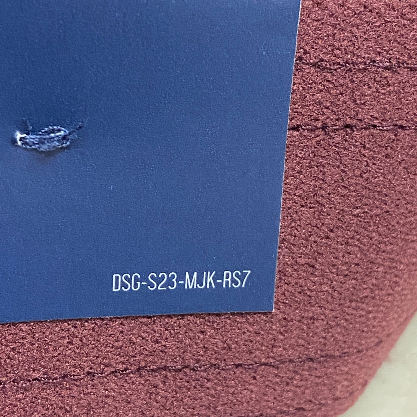 DSG Men's 7" Stride Run Short Team Burgandy DAM21202 RAND NEW