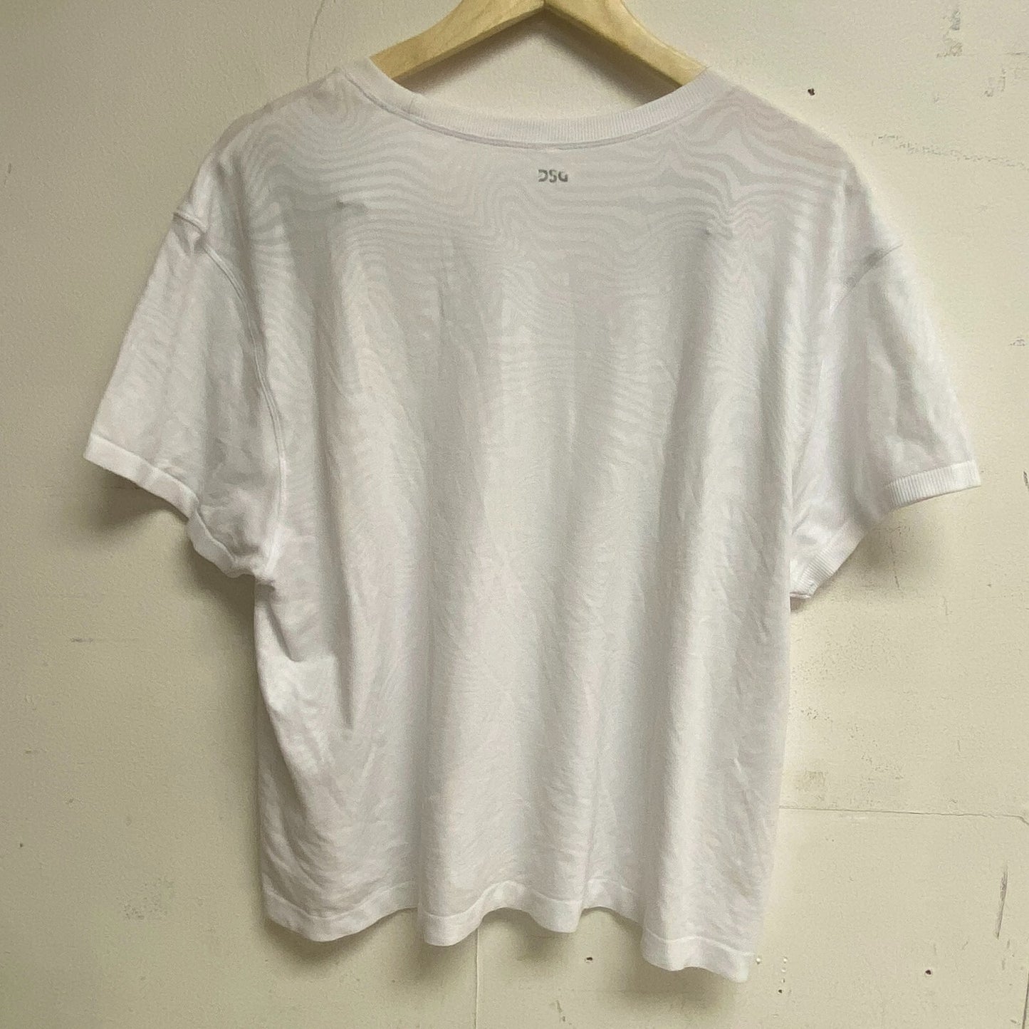 DSG Womens Seamless Tee Pure White Solid Short Sleeve Stylish Trendy DAW22312