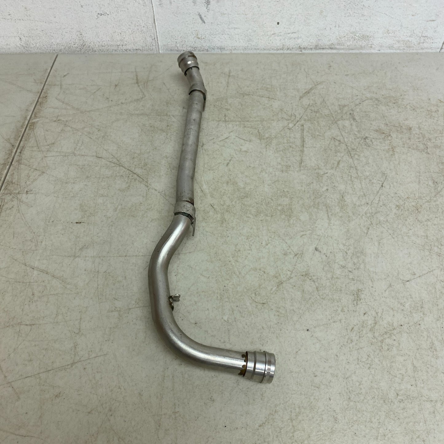 Audi Pipe 06E1318315