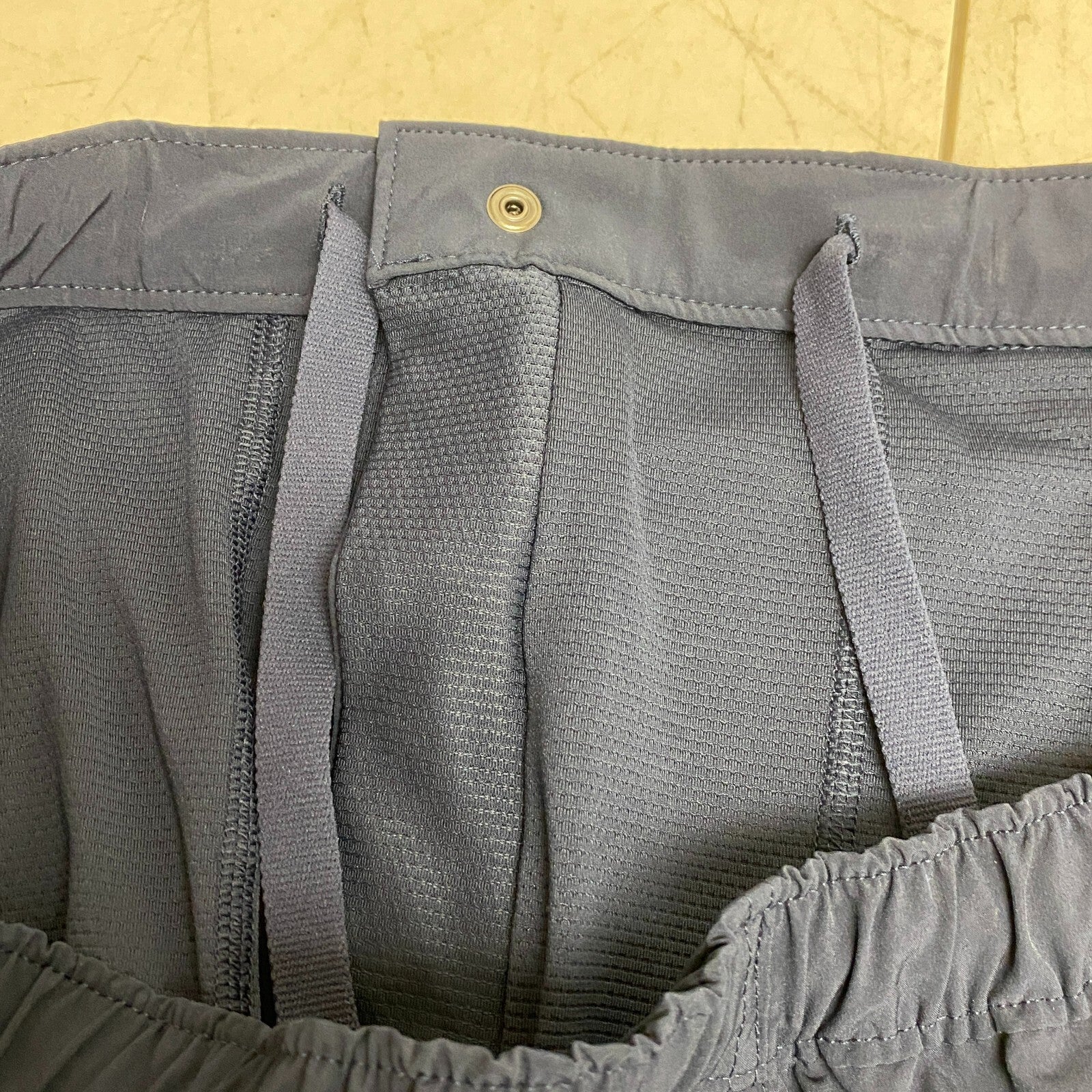 VRST Menâs 5" Resort Short Dark Ardosia Slate MAX2004645 Trendy Summer Running