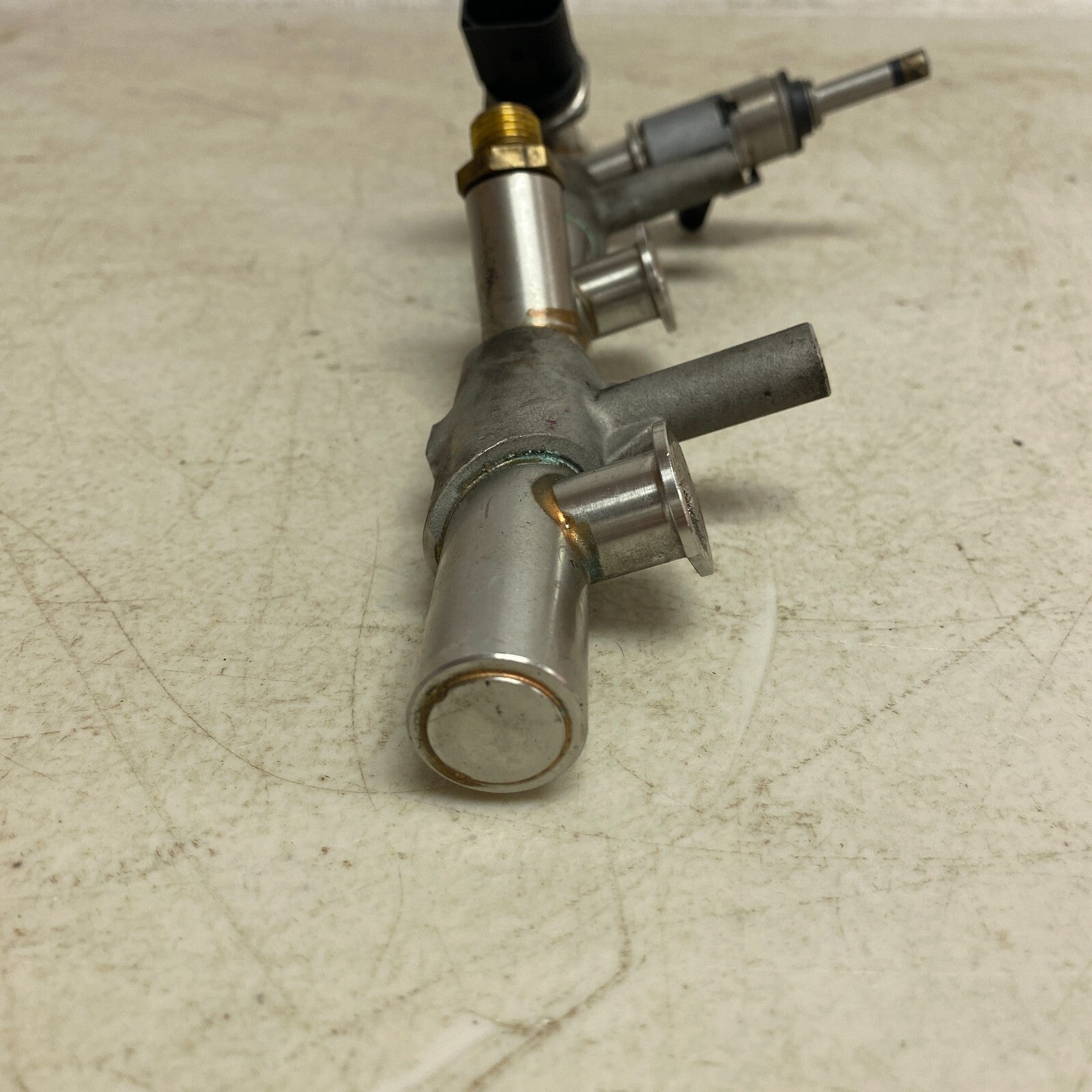 Audi LEFT FUEL RAIL / PIPE for 2016-2024 AUDI Q7 4M 3.0L 06E130089AF