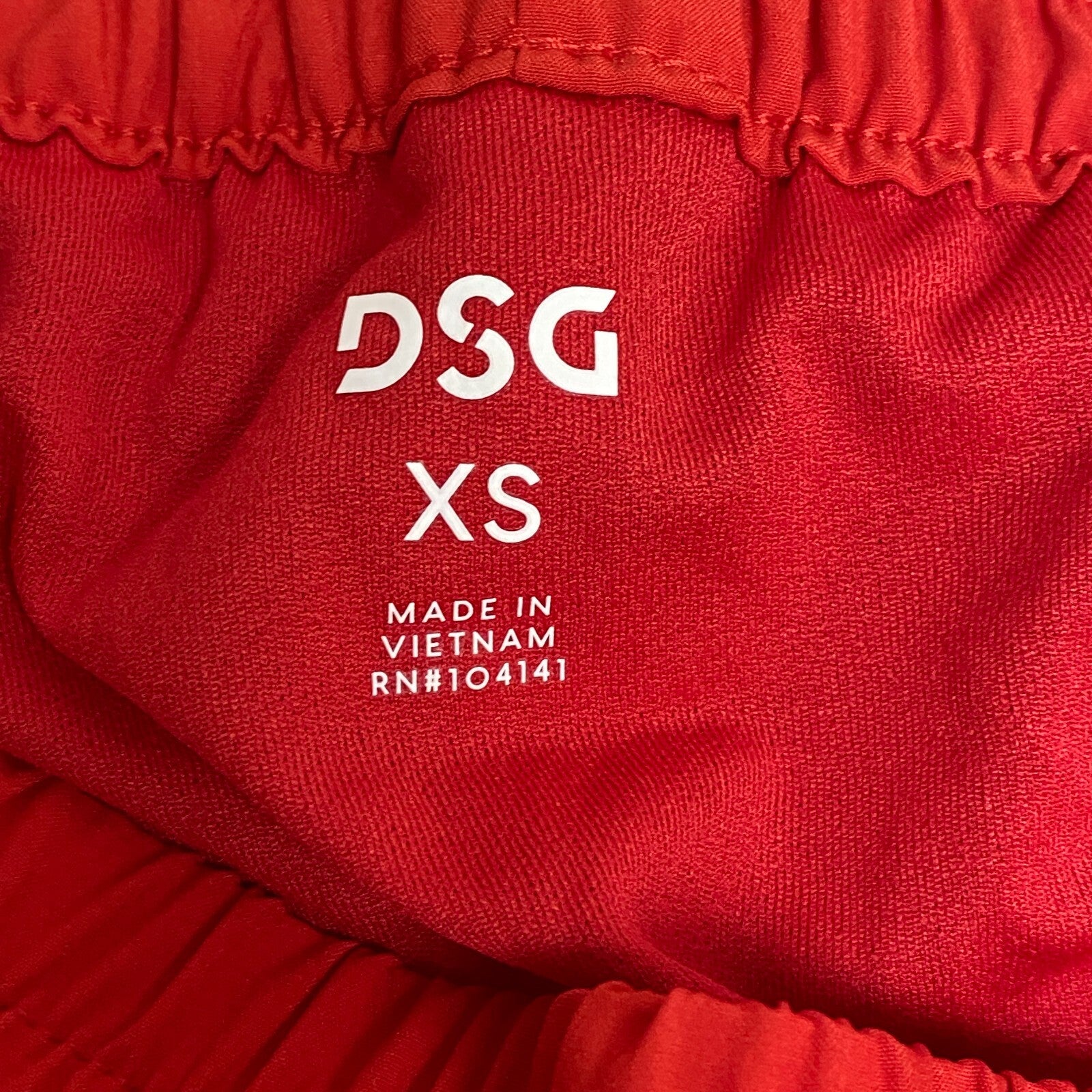 DSG Women's Mid Rise Stride Run Short Red Spark Pull On DAW39320AZ BRAND NEW