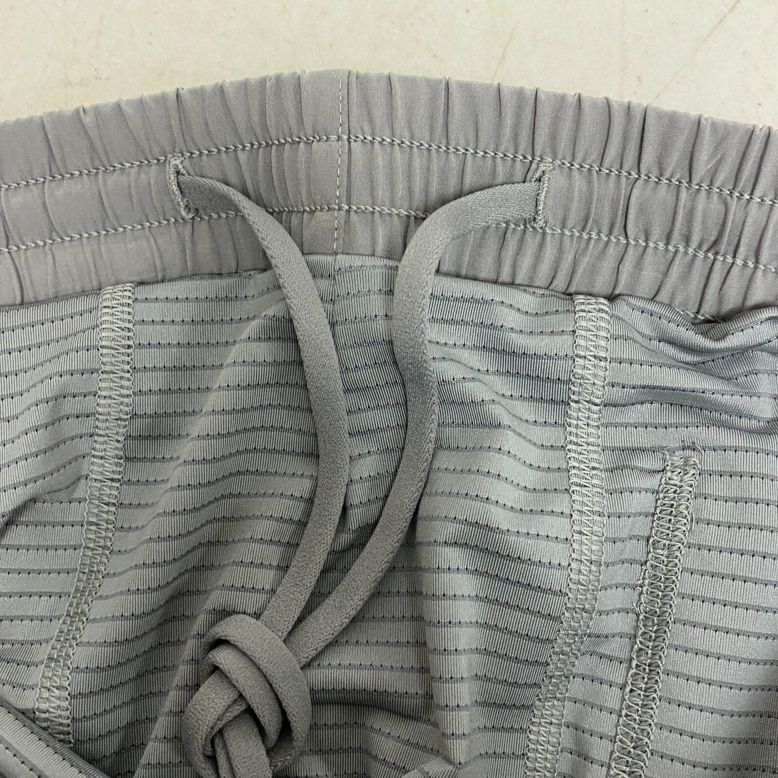 VRST Men's 7â Accelerate Relaxed Running Brief Short Silver Shadow MAX2315057