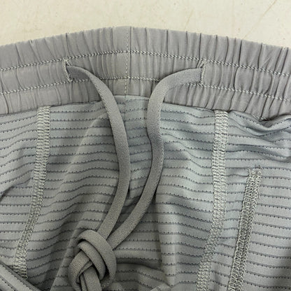 VRST Men's 7â Accelerate Relaxed Running Brief Short Silver Shadow MAX2315057