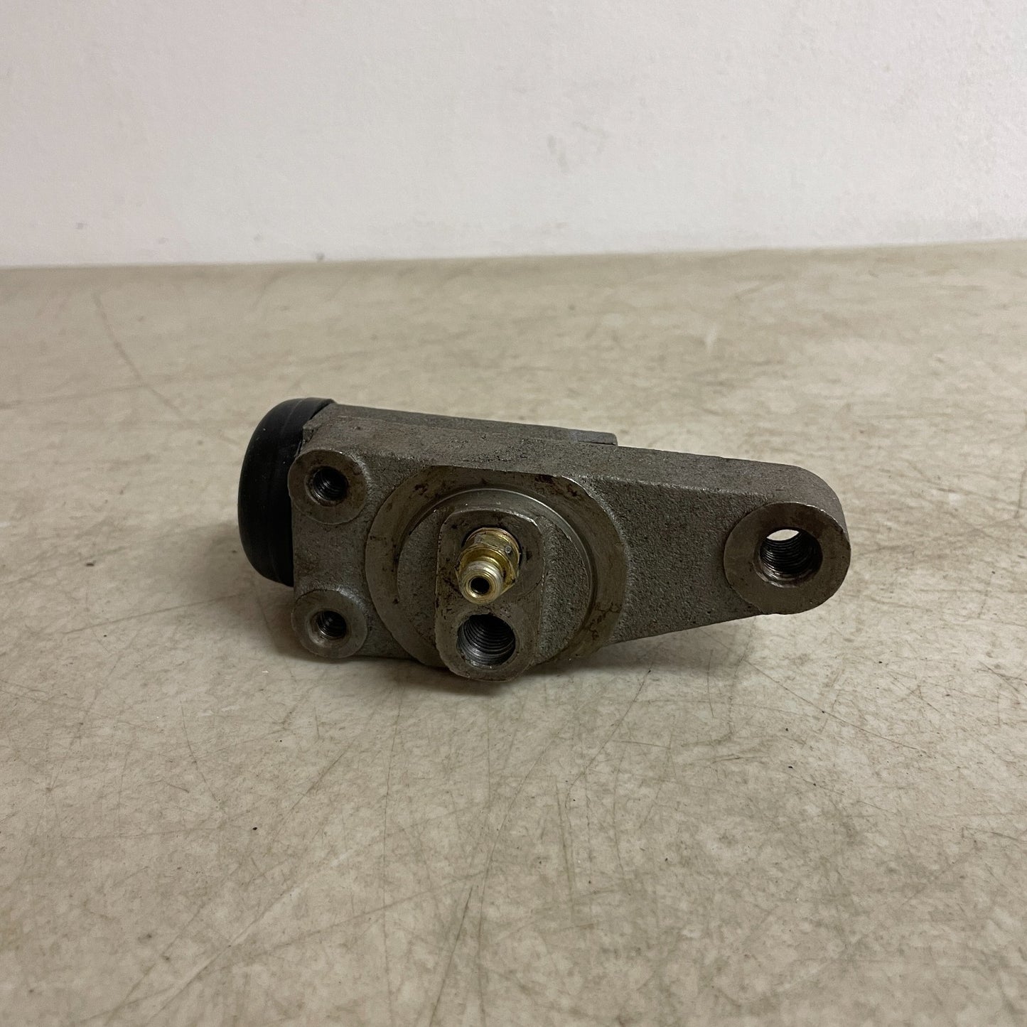 Carquest Wearever Drum Brake Wheel Cylinder 1-1/8" Bore Silver WCA8852