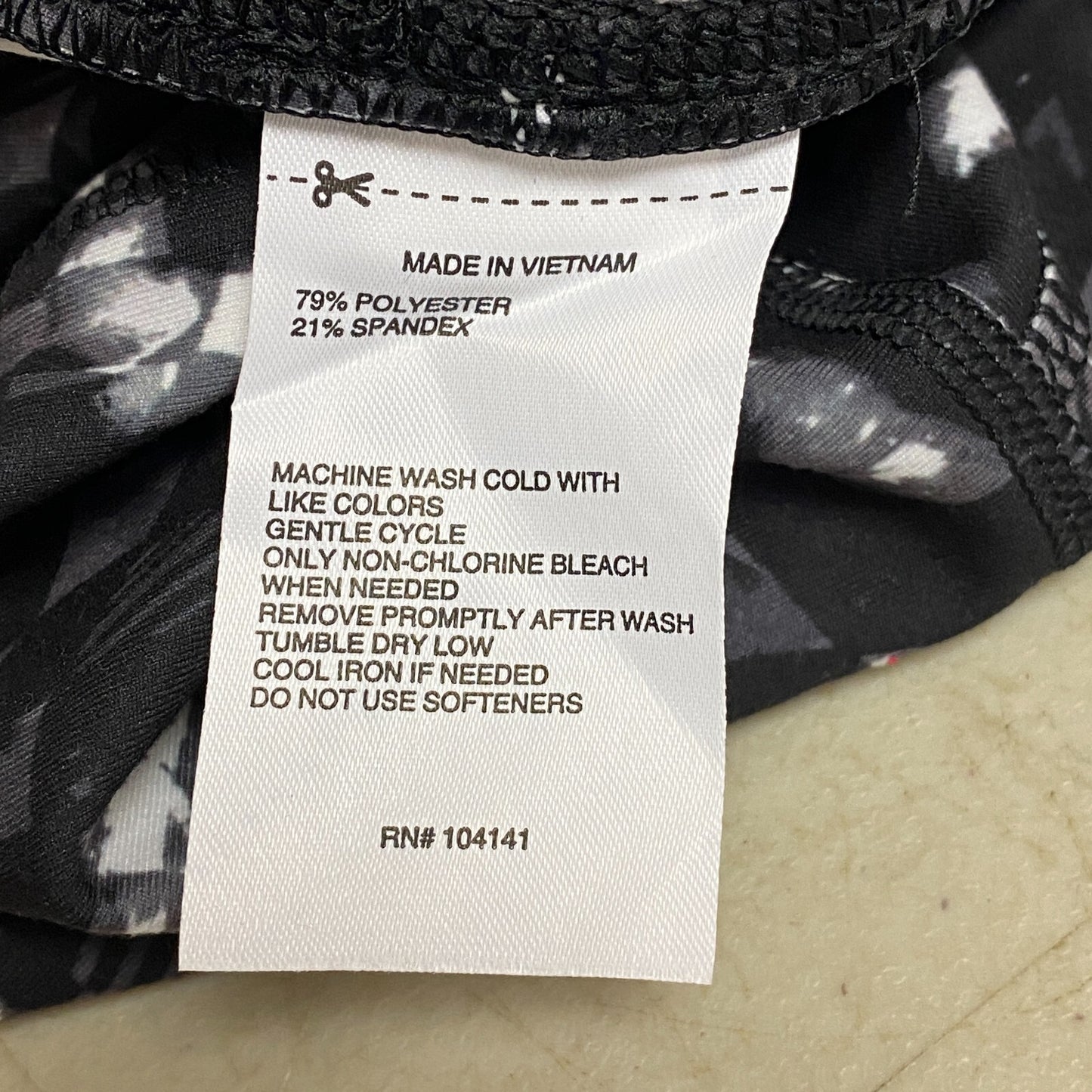 DSG Women's Momentum High Rise Capris Mid-Calf Len Power Surge Black DAW12304PRT