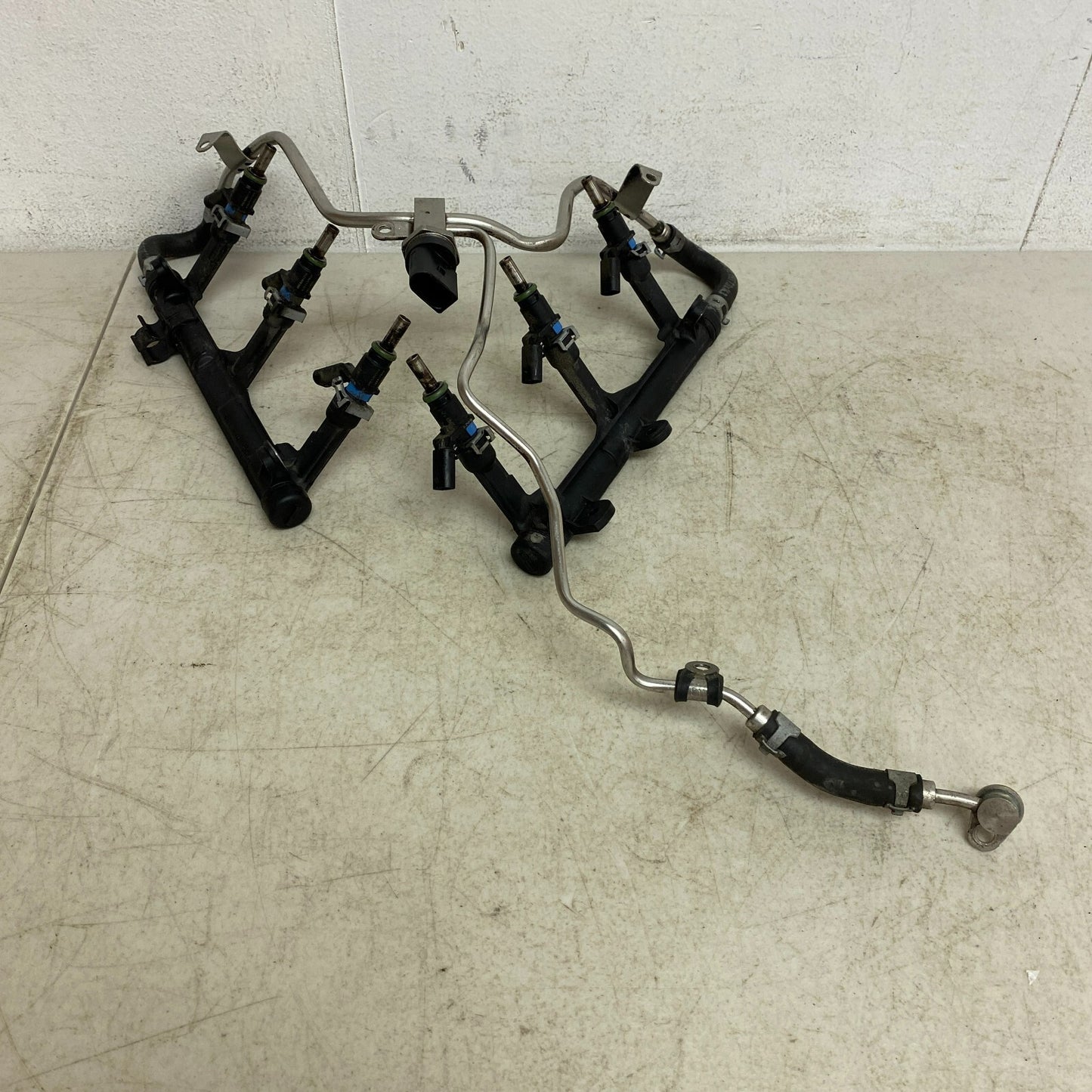 Audi Fuel Supply Distribution Distributor Pipe Line Tube Assem 06E127509AE