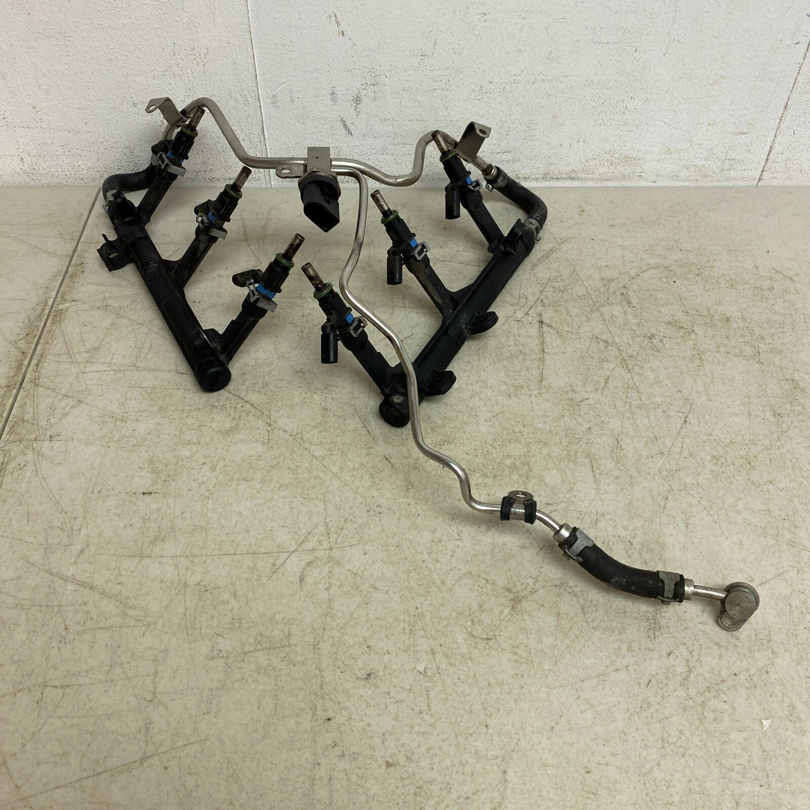 Audi Fuel Supply Distribution Distributor Pipe Line Tube Assem 06E127509AE