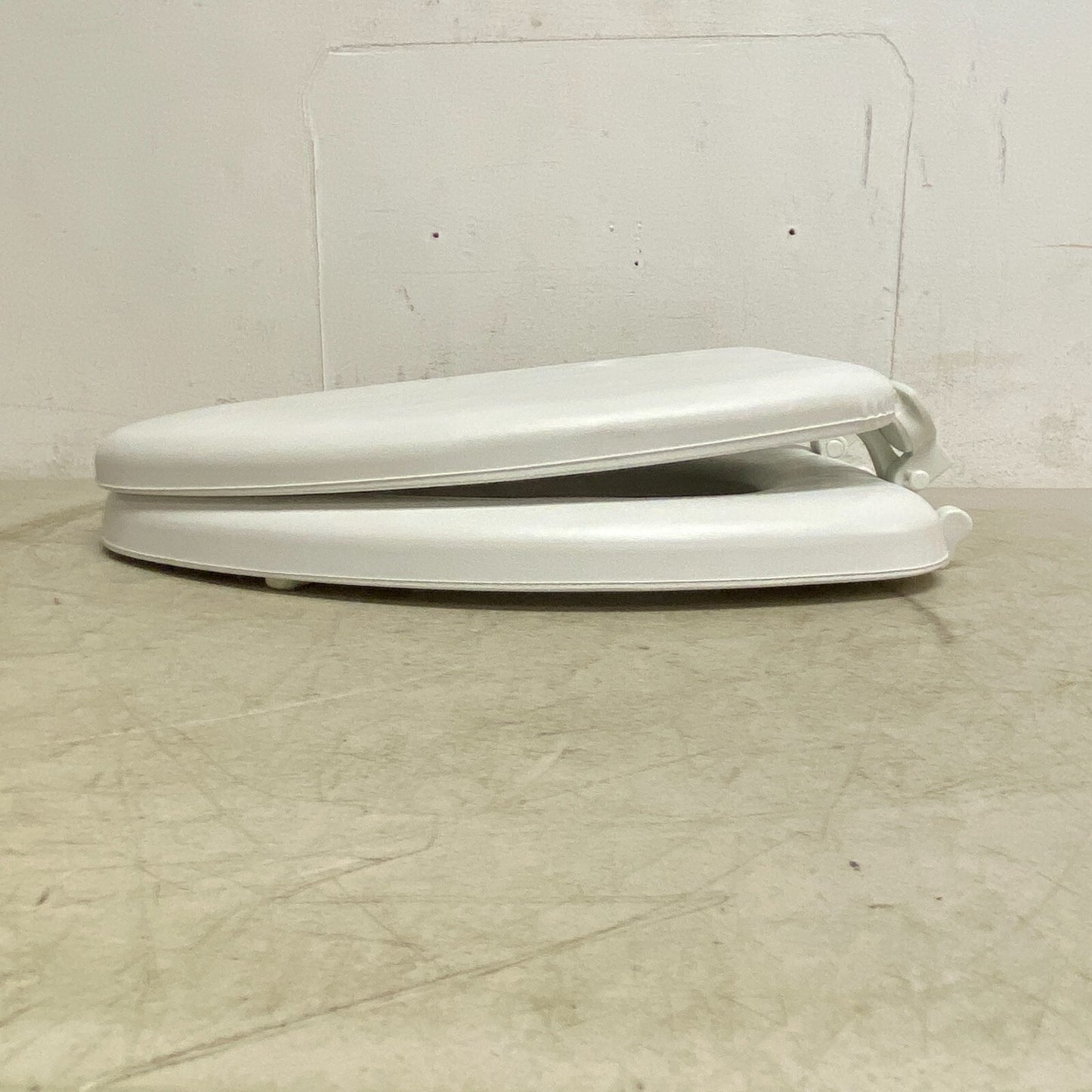 Mayfair Seat Fastening System Never Loosens 3649425 White Toalette Seat