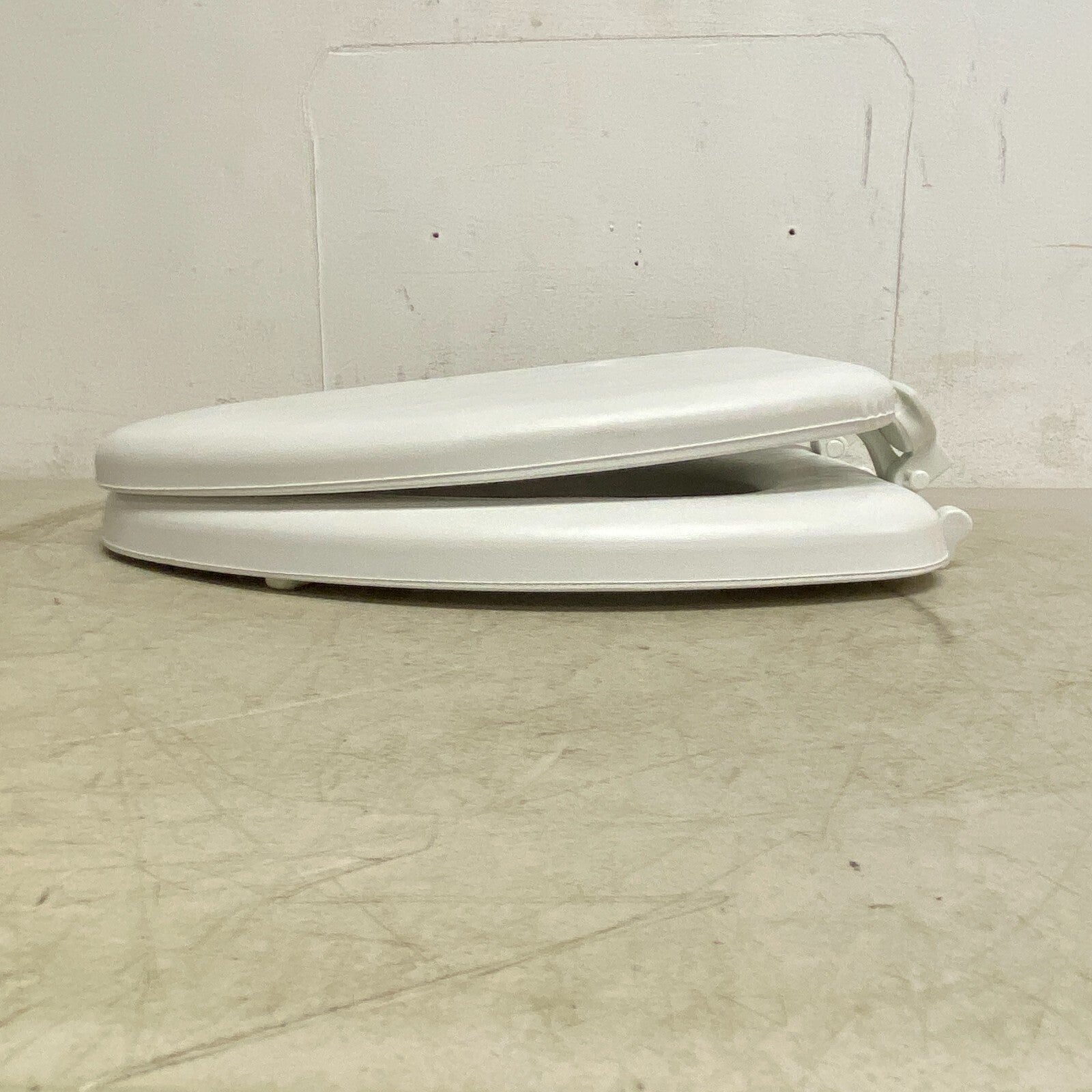 Mayfair Seat Fastening System Never Loosens 3649425 White Toalette Seat