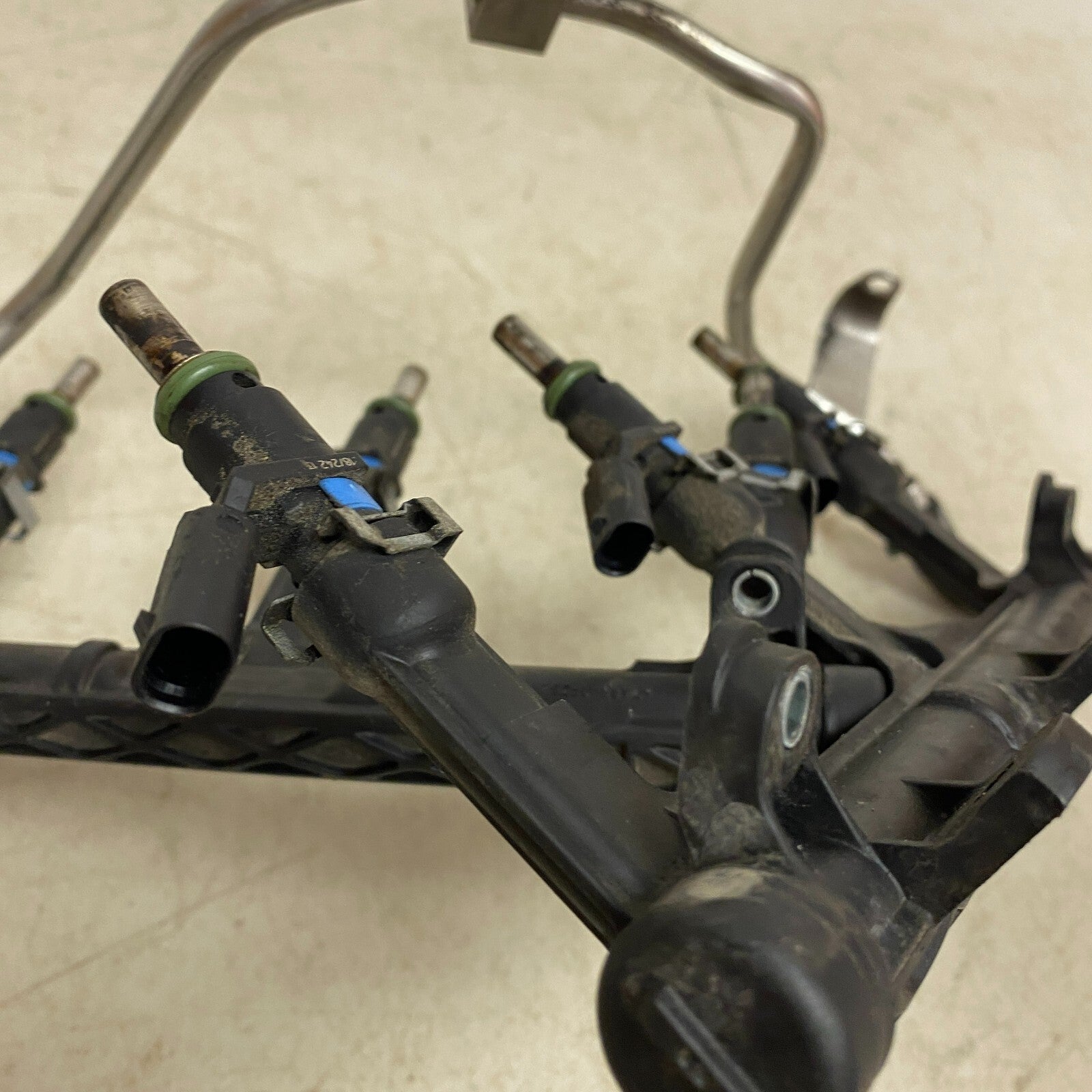 Audi Fuel Supply Distribution Distributor Pipe Line Tube Assem 06E127509AE