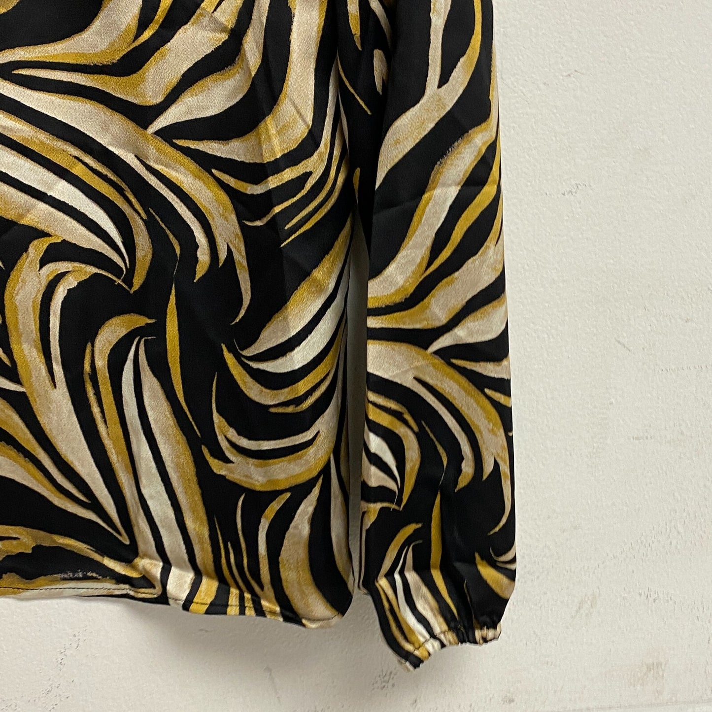 Black Label Women's Split Crew Neck Long Sleeve Size Small Color: Black Marigold