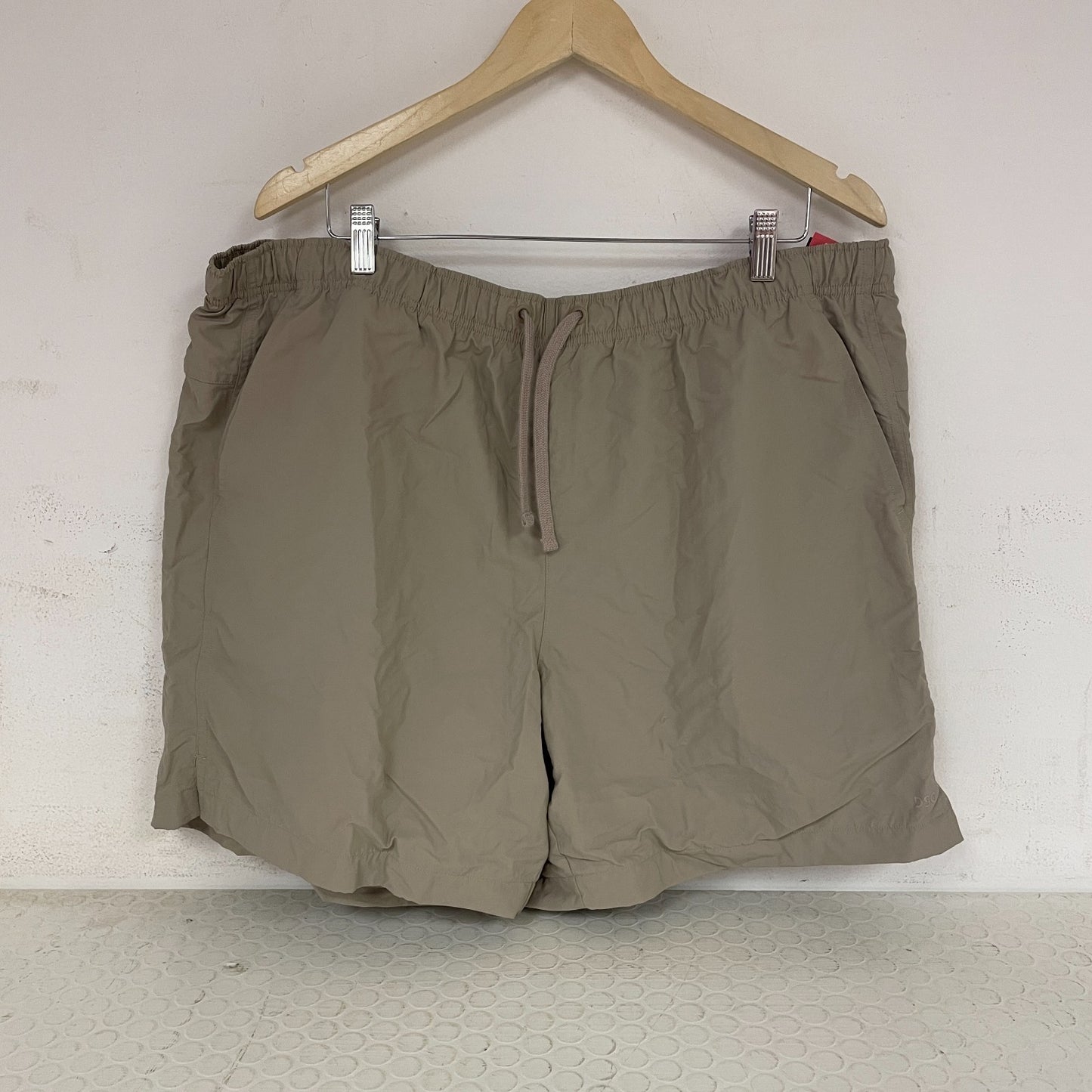 DSG Menâs 6" Nylon Athletic Shorts Khaki Lightweight Quick-Dry BOSSM13131