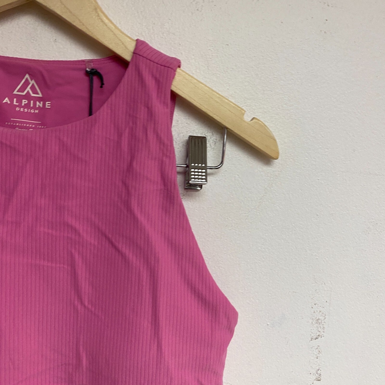 Apline Design Women's W AD Rib Medium Support Crop Tank Dragonfruit ADW12103A