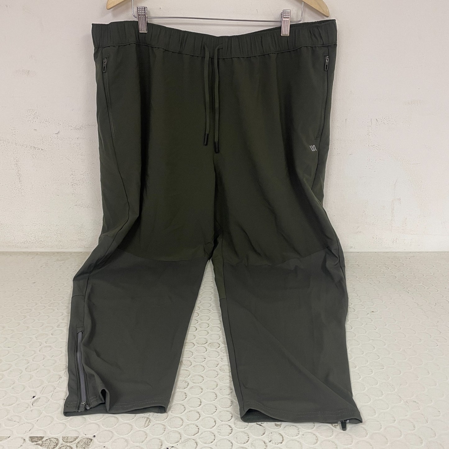 Menâs Mix Media Training Pants Forest Night MAX100404 NWT Gymwear New