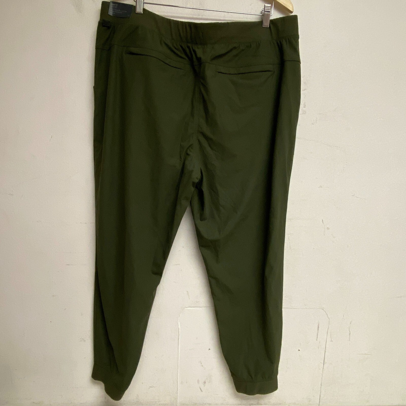 VRST Mens Commuter Slim Fit Jogger Forest Night Solid Stylis Trendy MAX200431