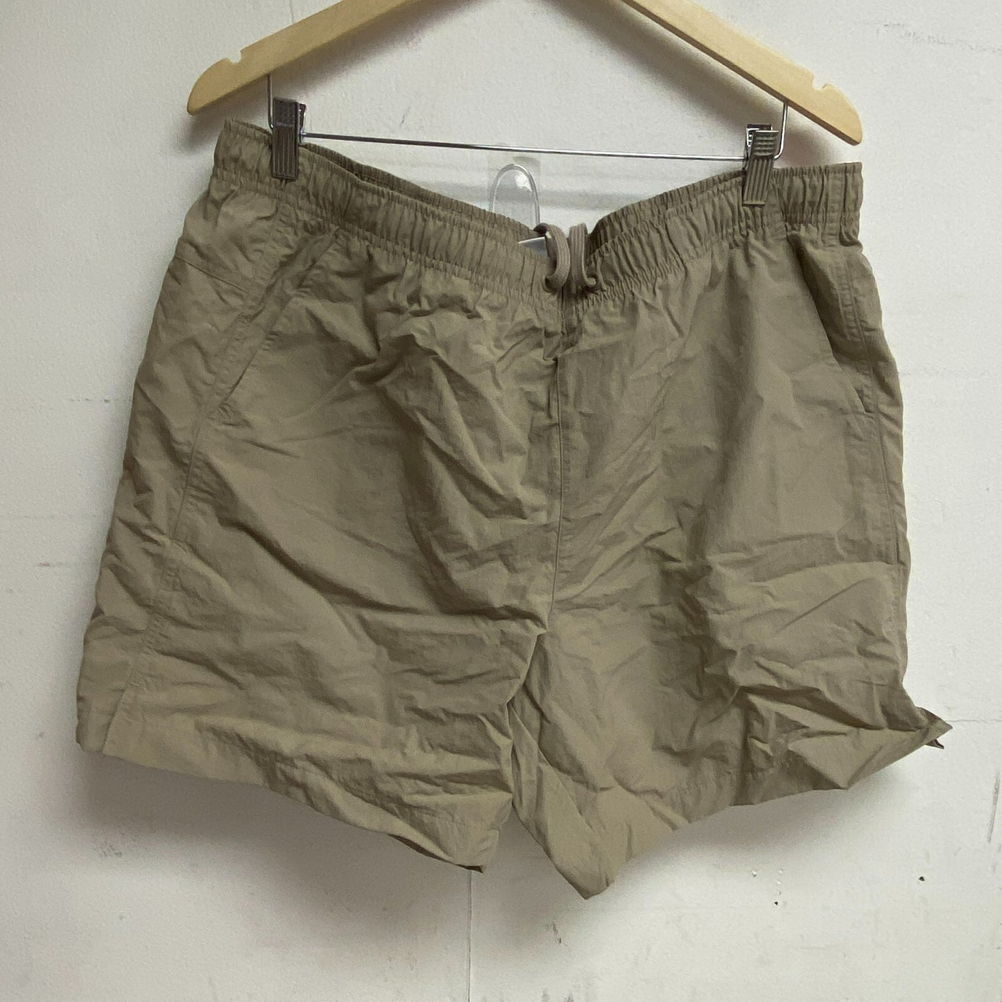 DSG X TWITCH + ALLISON Men's 6â Nylon Lifestyle Shorts Khaki Solid BOSSM13131