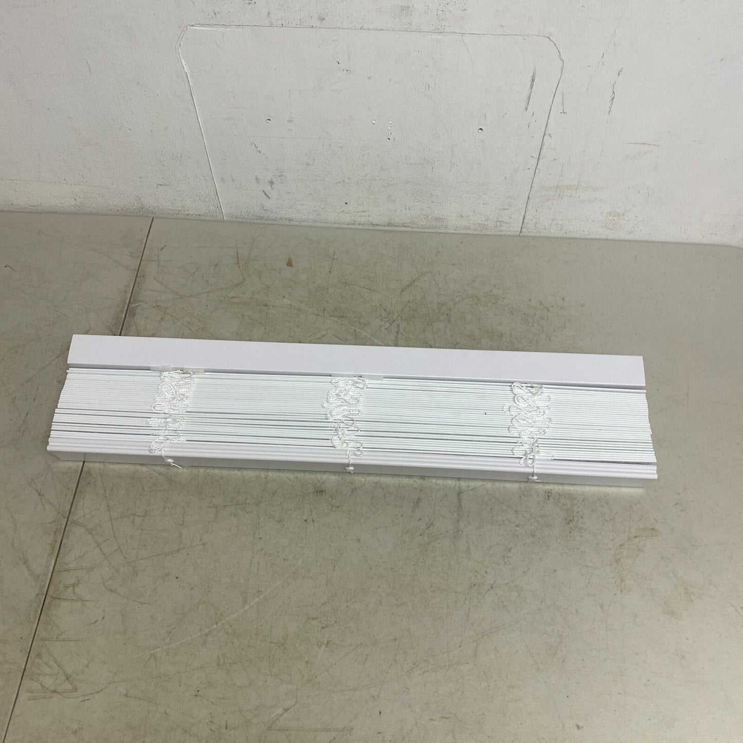 ALLEN + ROTH 2 IN ROOM DARKENING CORDLESS FAUX WOOD BLIND WHITE 29 IN X 64 IN