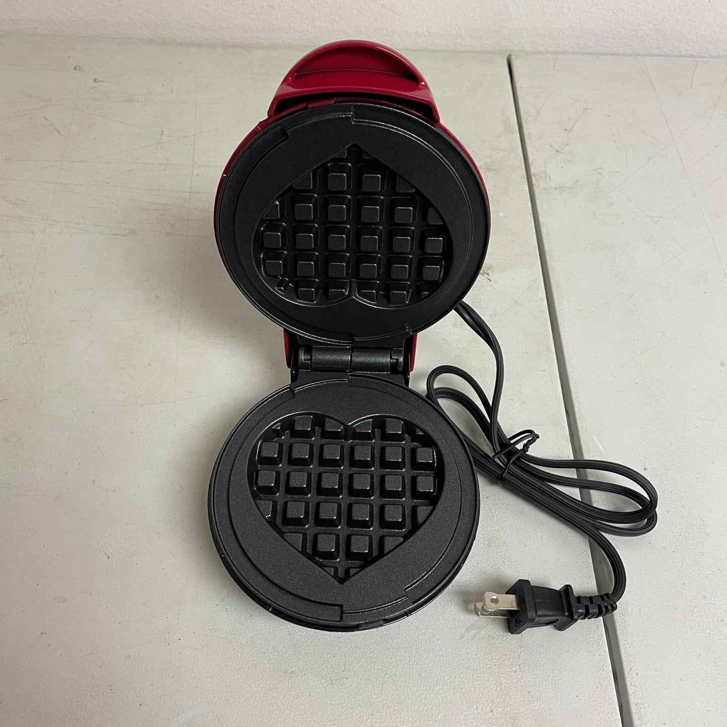 Dash Mini Heart Waffle Maker Red Aluminum 4″