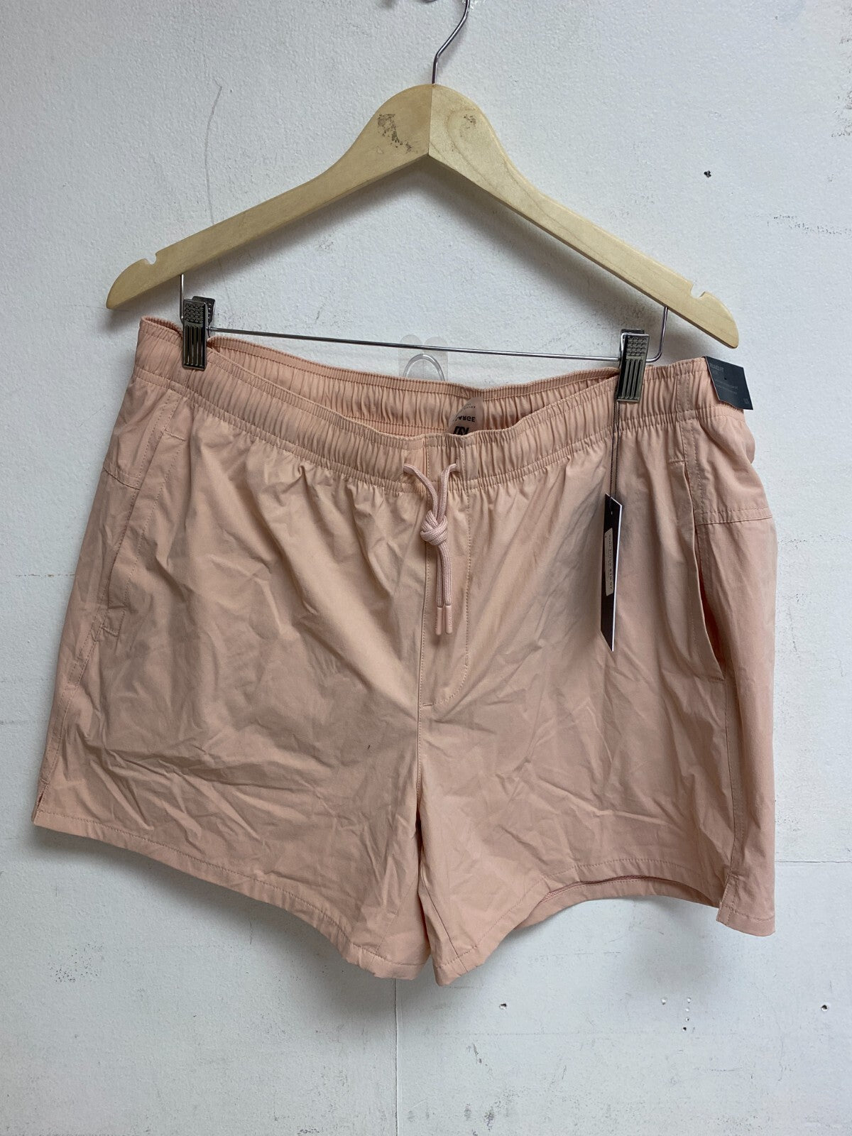 VRST Men's 5'' Everyday Elastic Waist Extra Comfort Short Pink  Crepe MAX100415