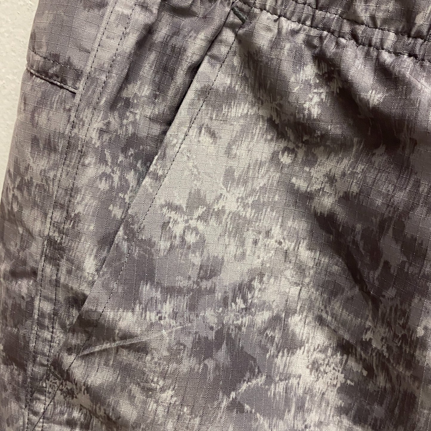 DSG  TWITCH + ALLISON Men's 6â Shorts  Charcoal Blurred Floral BOSSM13131PRT