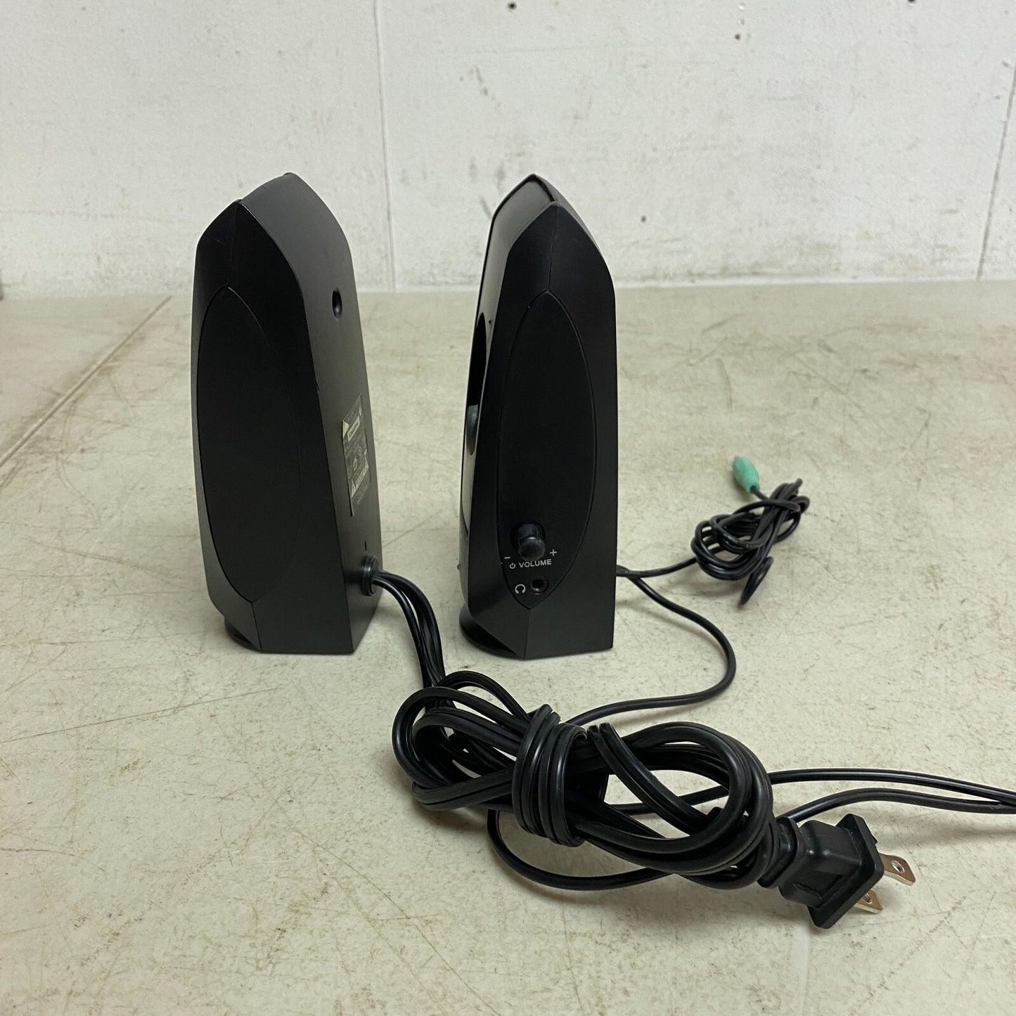 Logitech S120 Black Desktop Speaker System , Used Very Good